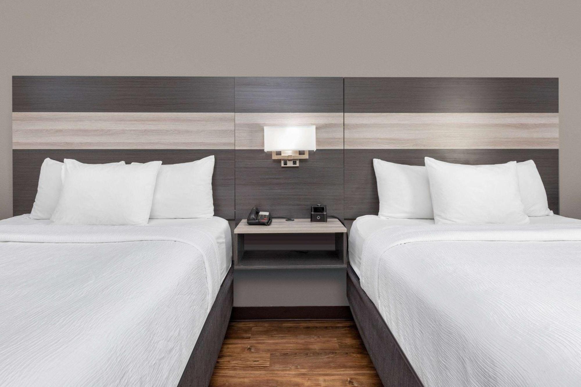 Queen Room with Two Queen Beds and Bath Tub - Mobility/Hearing Accessible - Non-Smoking