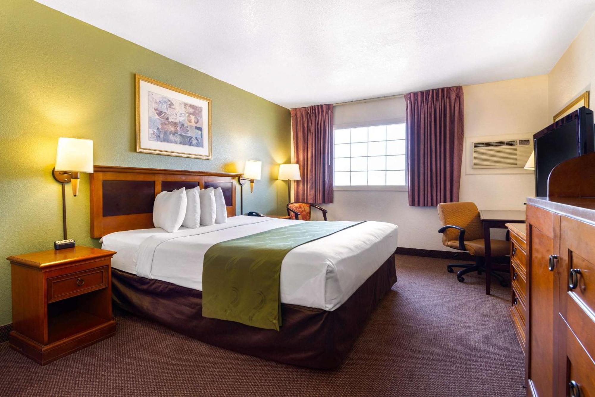 King Room - Accessible/Non-Smoking