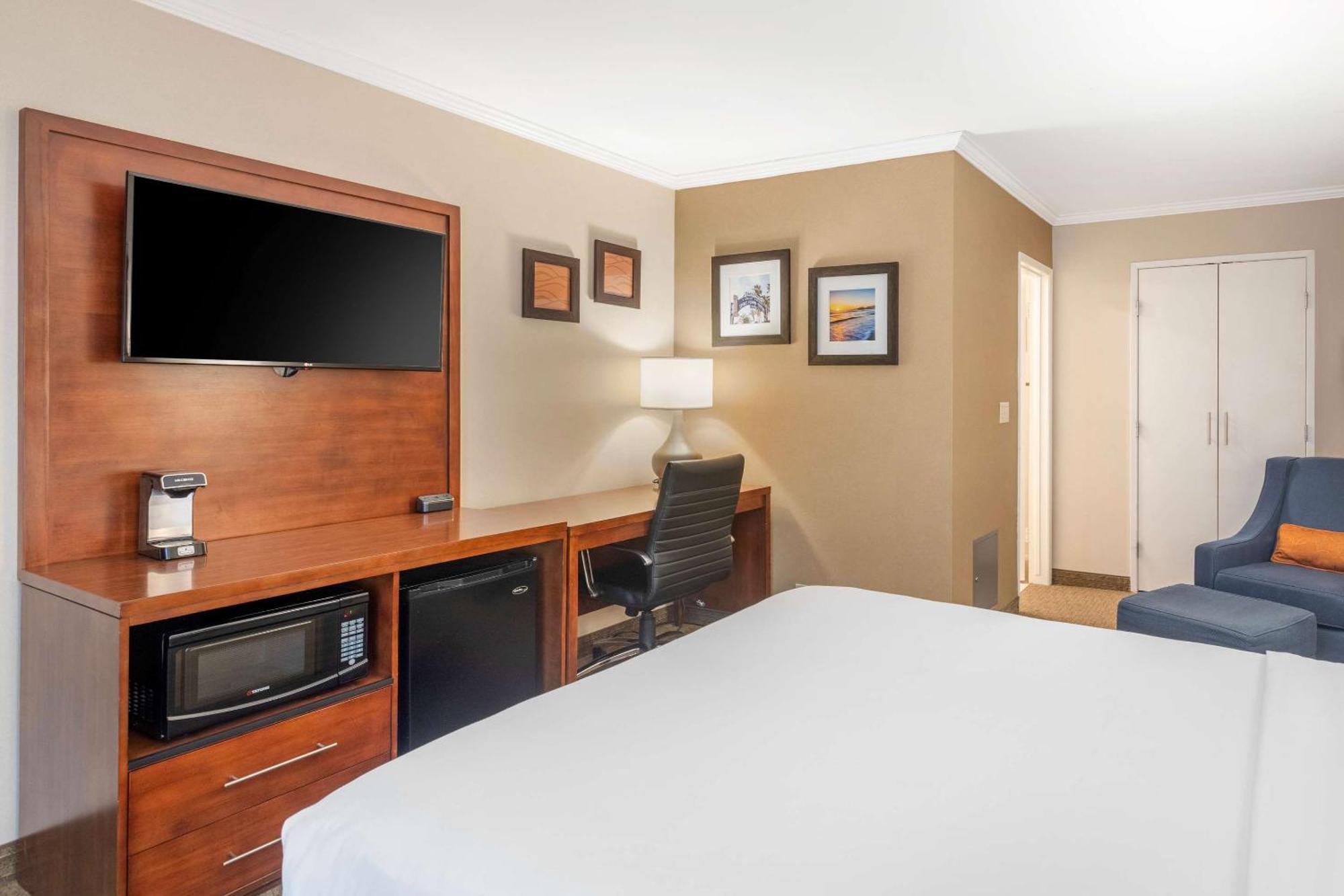 Quarto Standard com 1 Cama King-size e Sofá-cama - Não Fumador