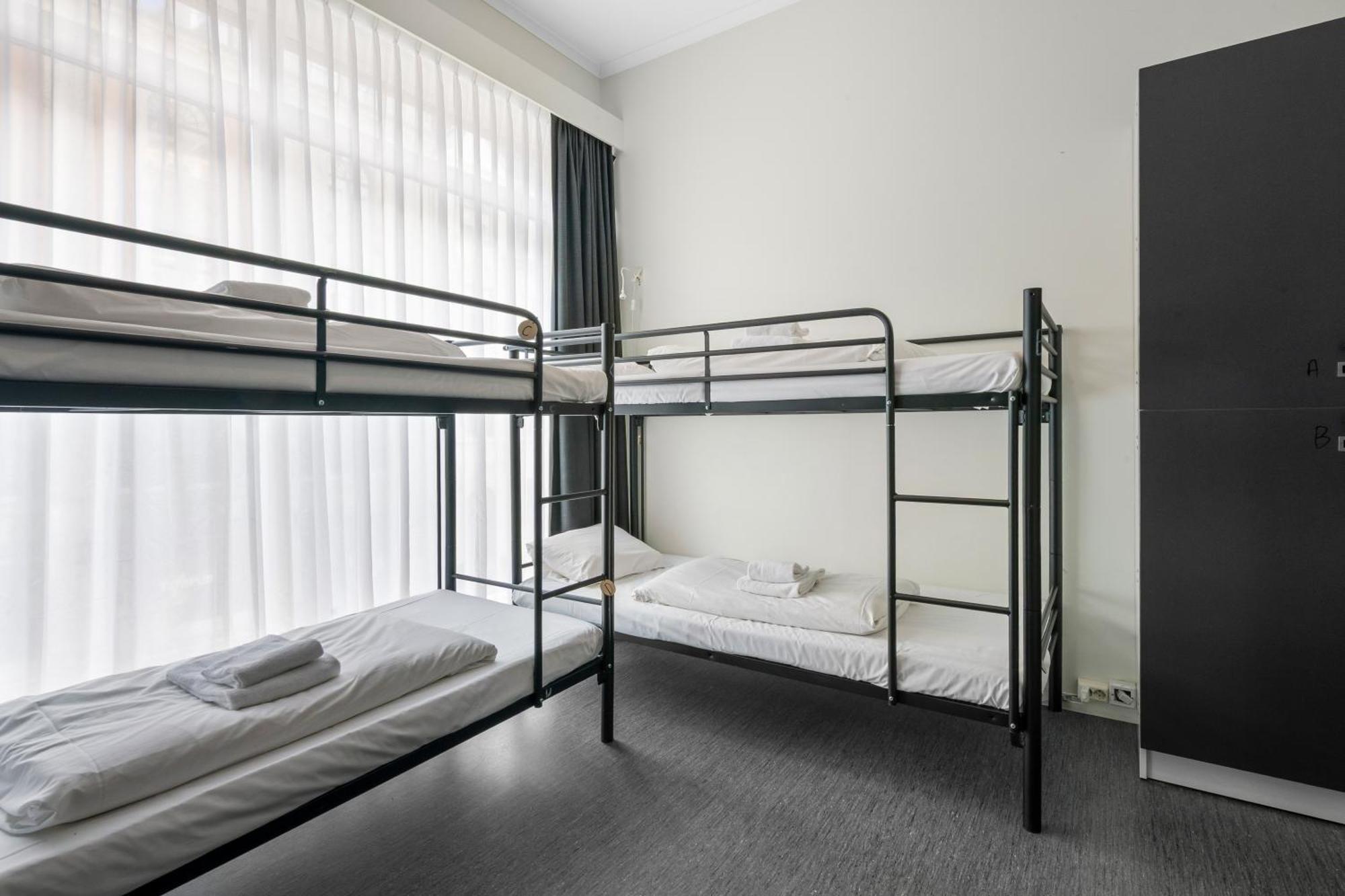 Posto Letto in Dormitorio con 6 Letti