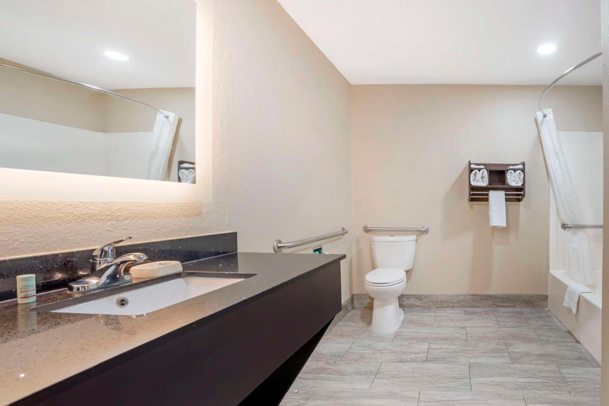 Large Executive King Suite - Non-Smoking