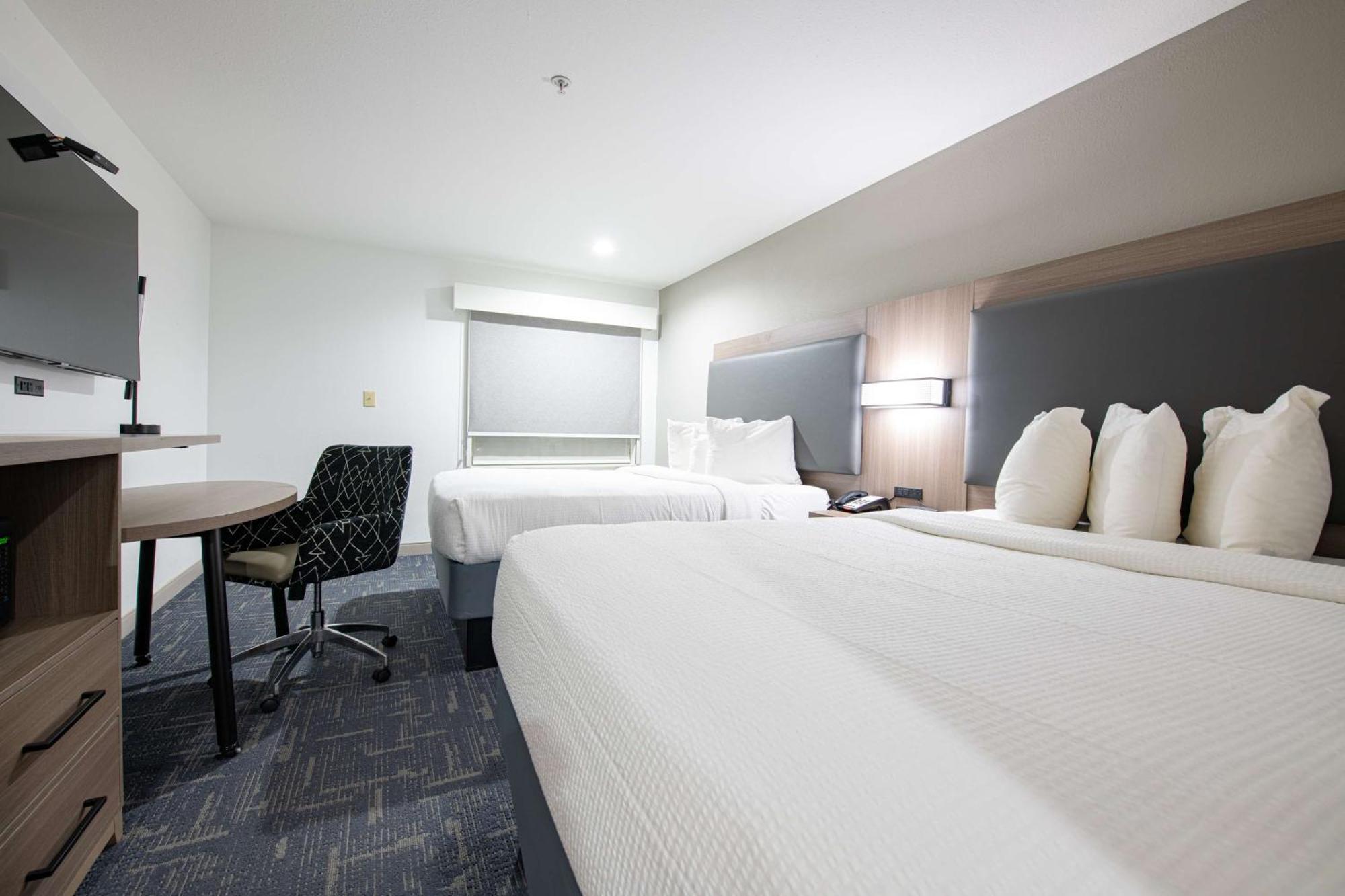 Queen Room with Two Queen Beds - Non Smoking