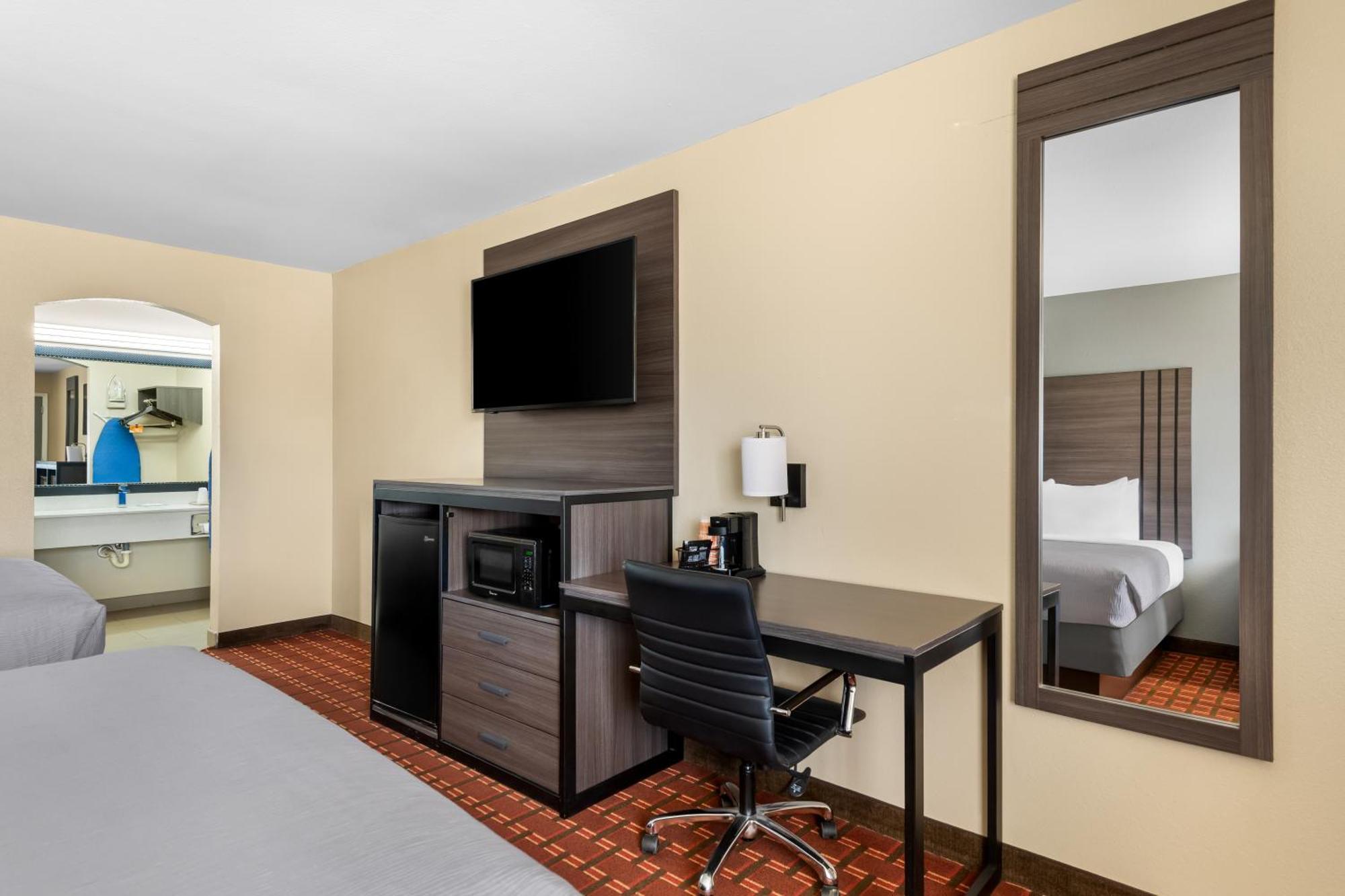 Queen Room with Two Queen Beds - Non-Smoking
