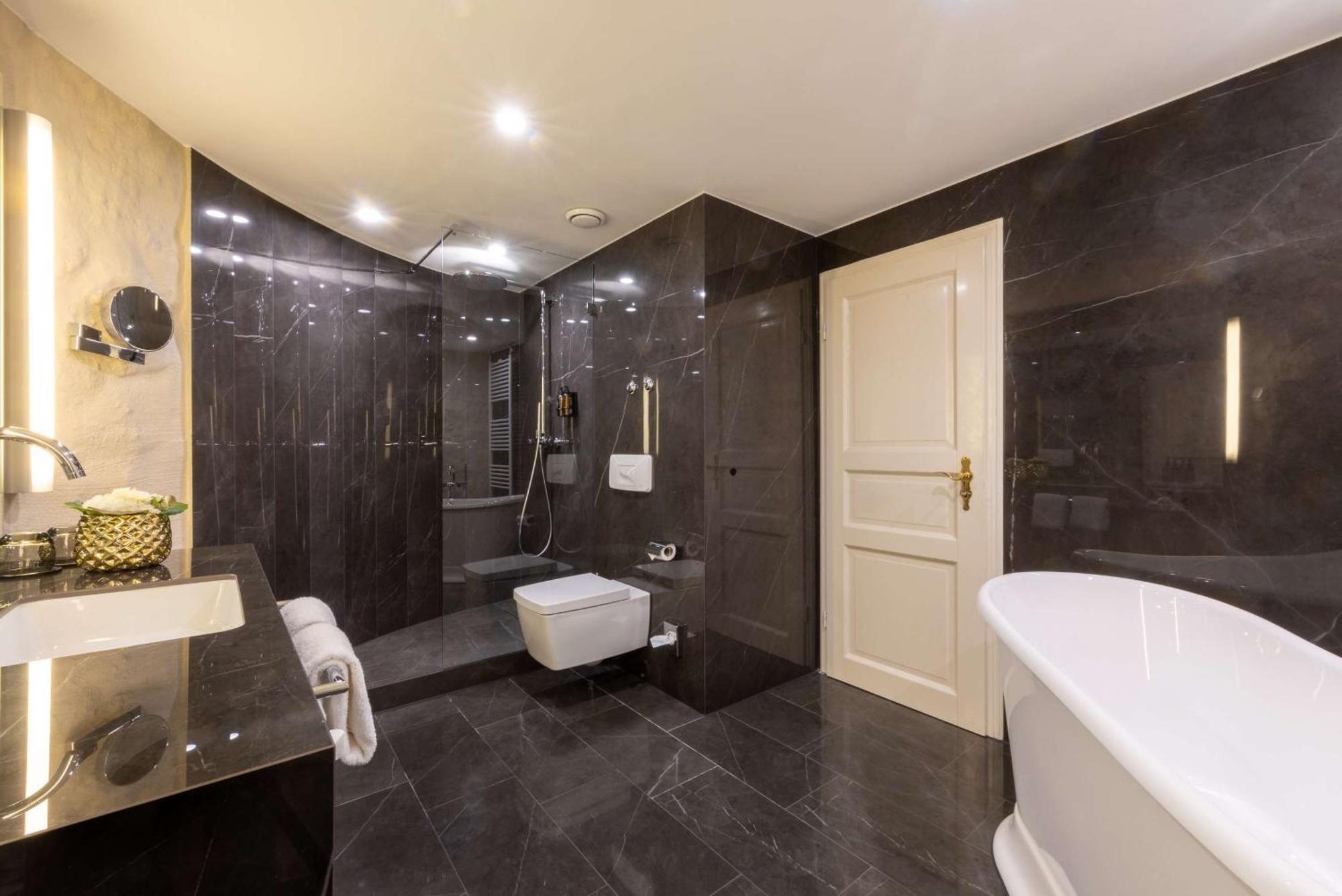 Suite mit Queensize-Bett und Stadtblick