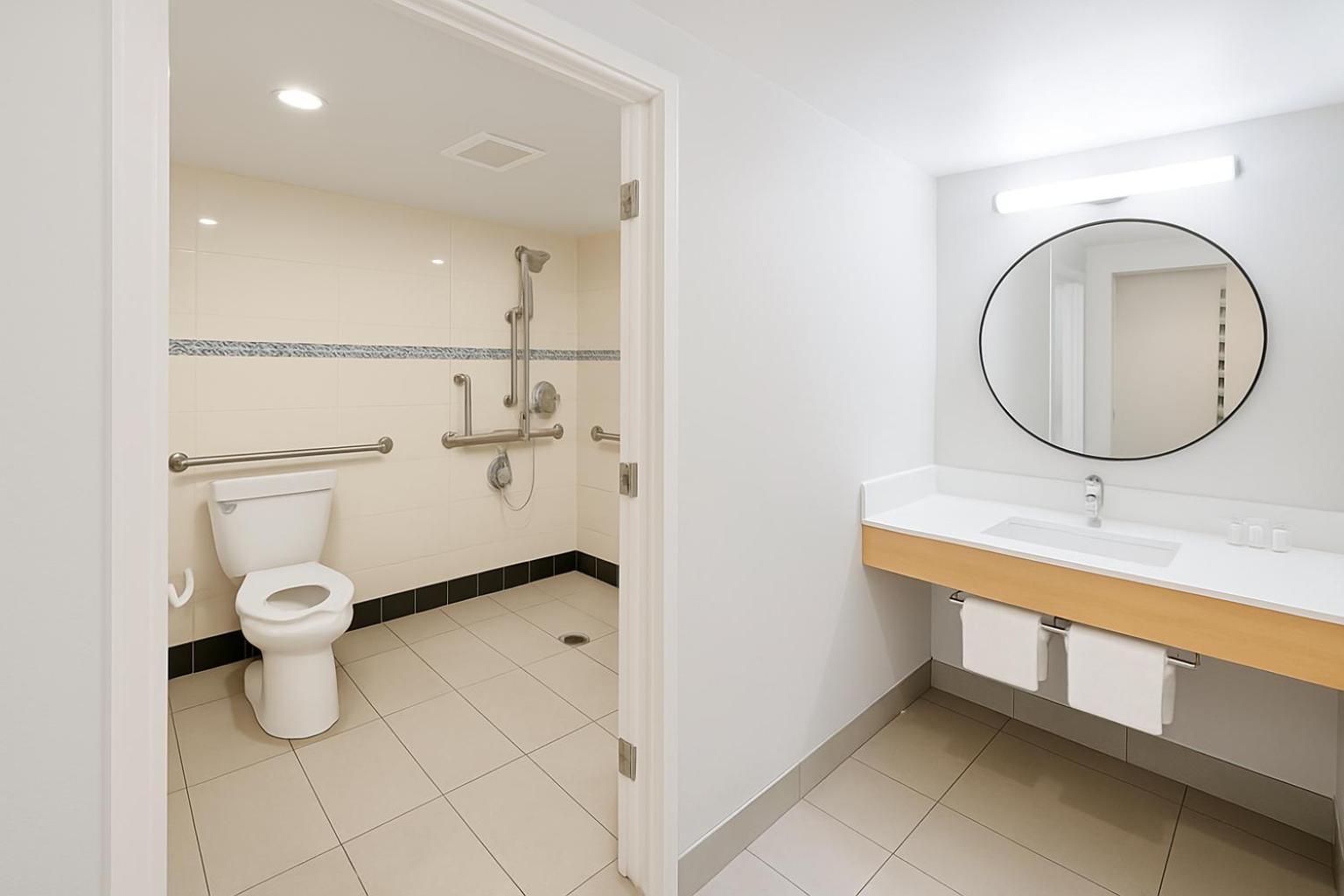 1 King Bed, Mobility Access,1663740843:JPEG