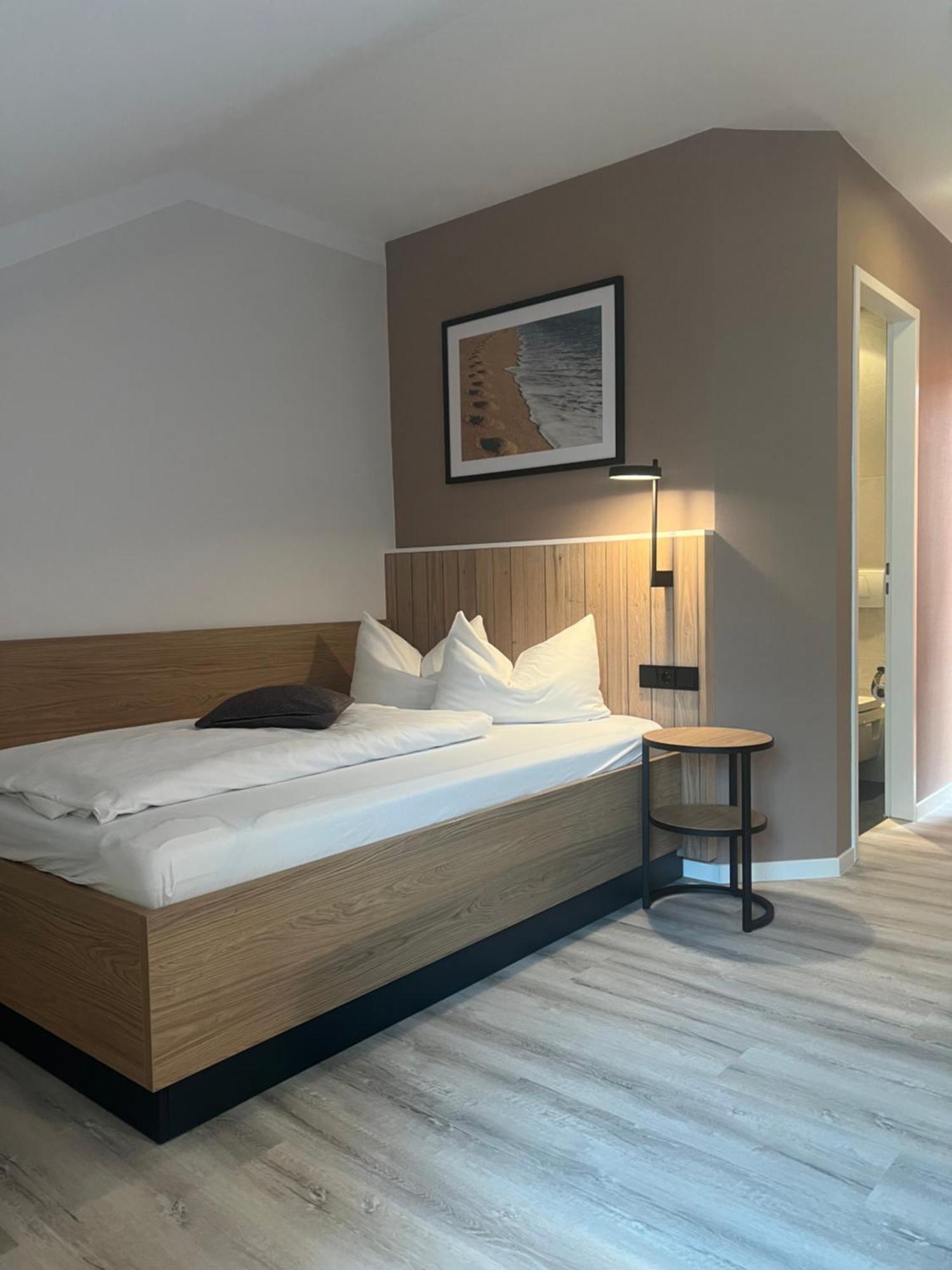 Singleroom with Queen Size Bed,1664656795:JPEG