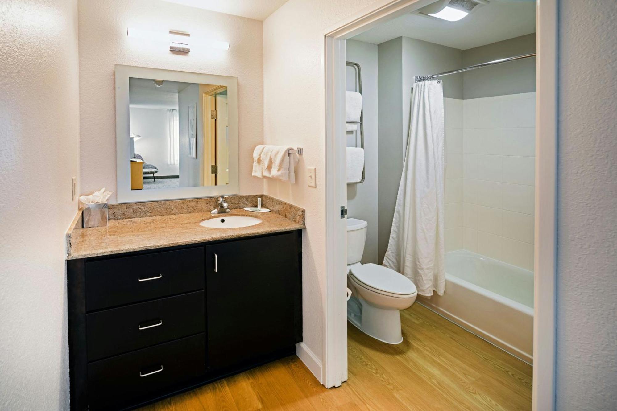 Two-Bedroom Queen Suite