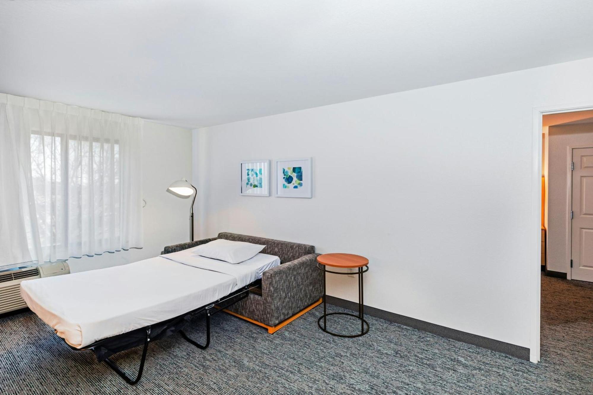 One-Bedroom Queen Suite