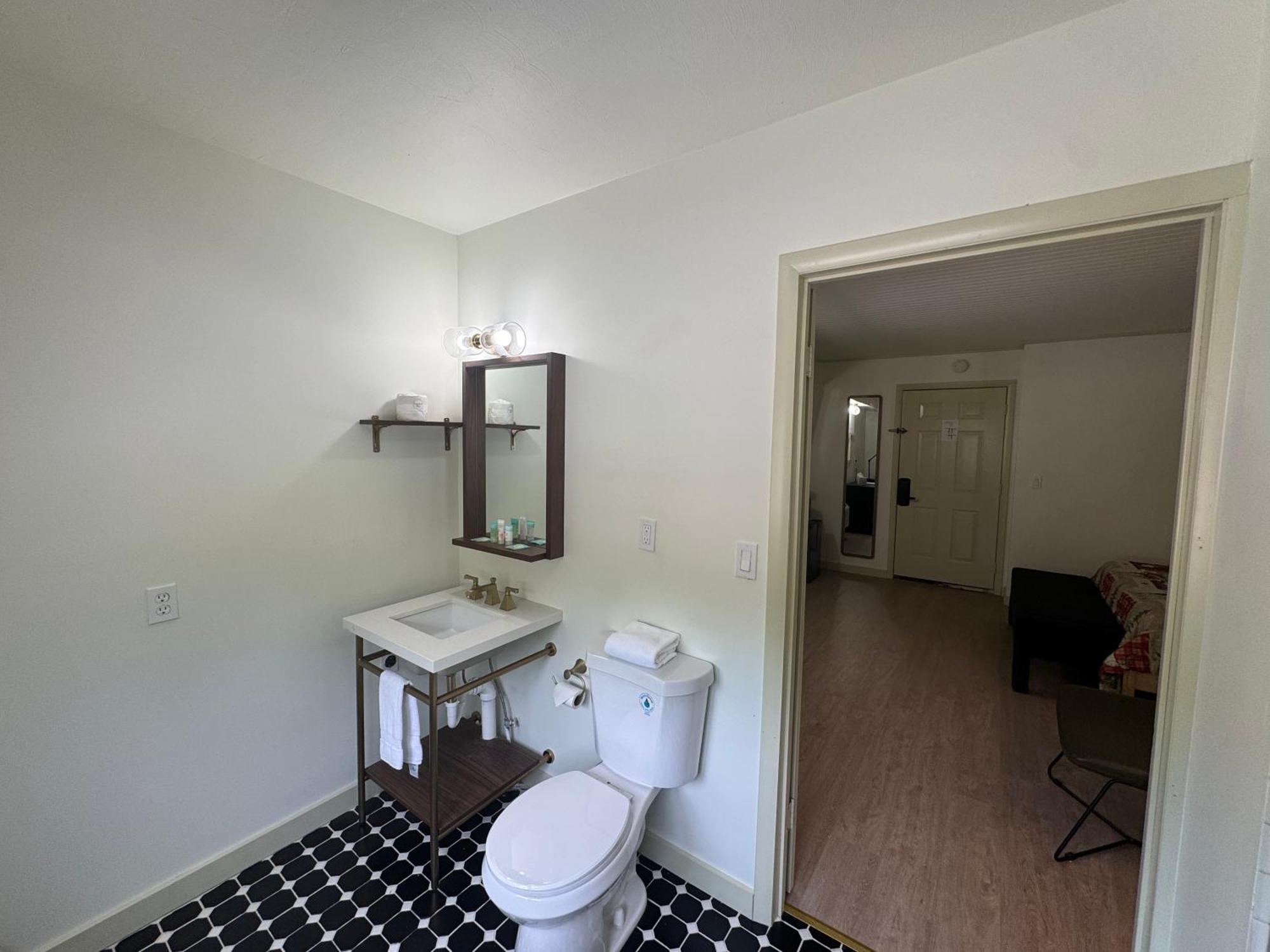 Queen Room,1664787716:JPEG