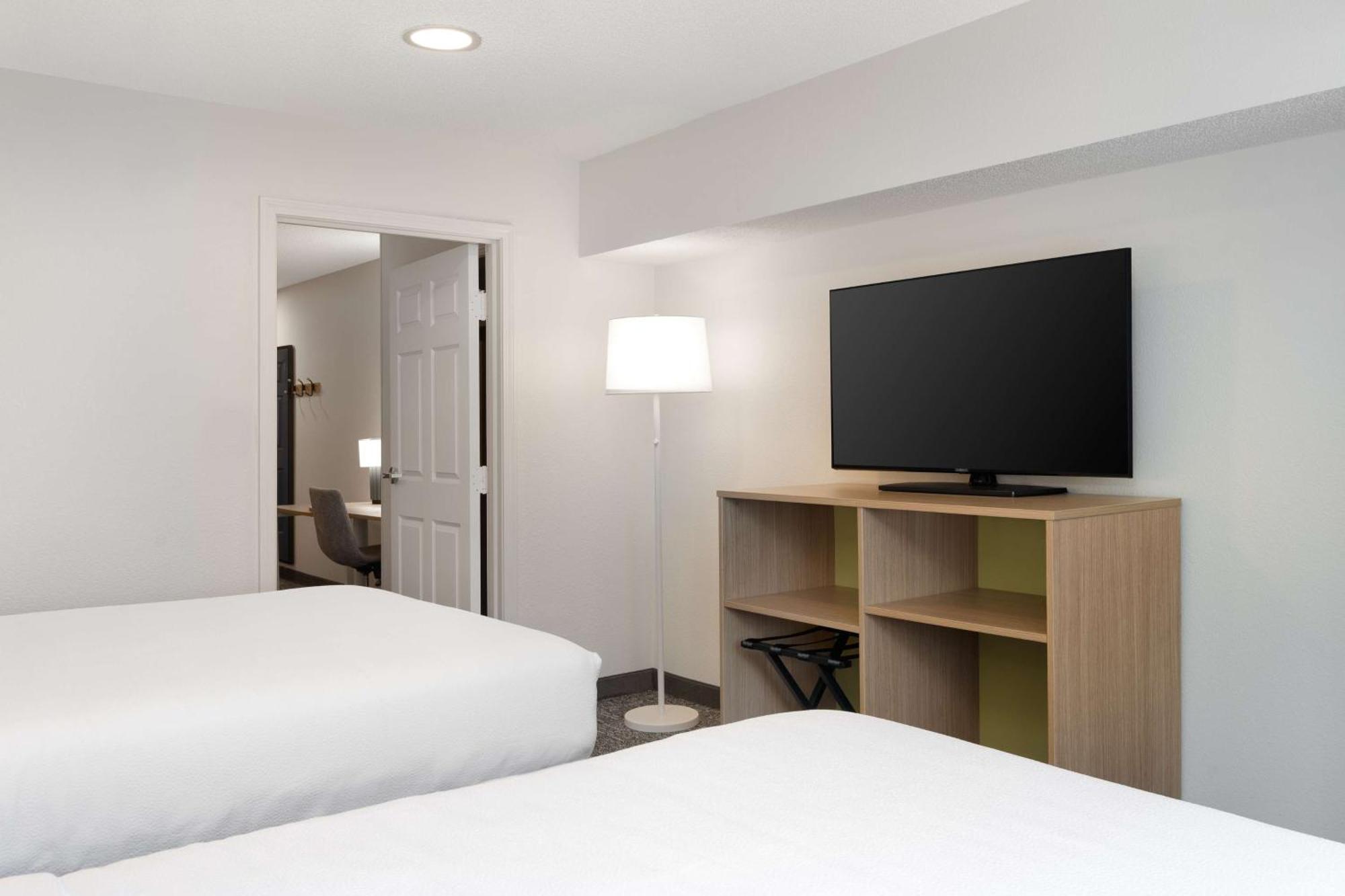 Queen Suite with Two Queen Beds