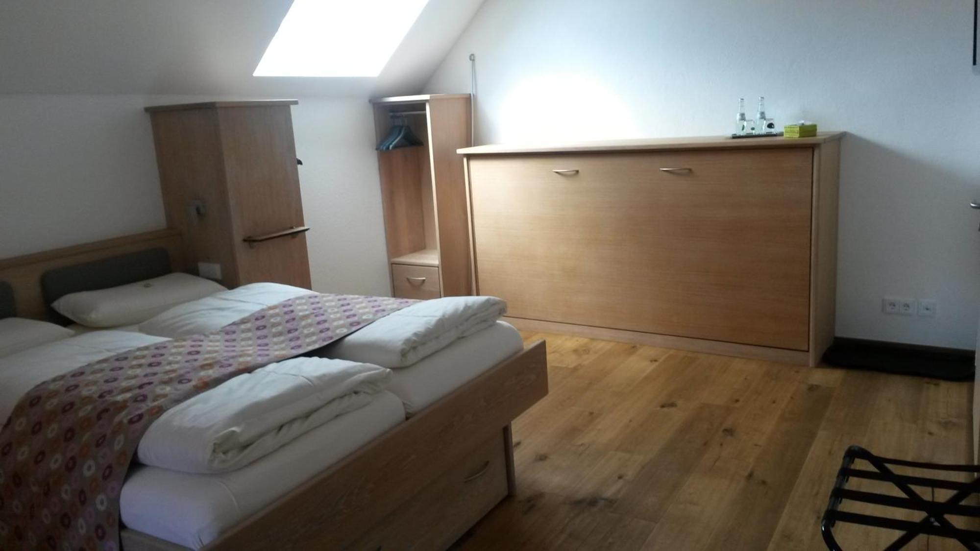 Deluxe Doppelzimmer (2 Erwachsene & 1 Kind)