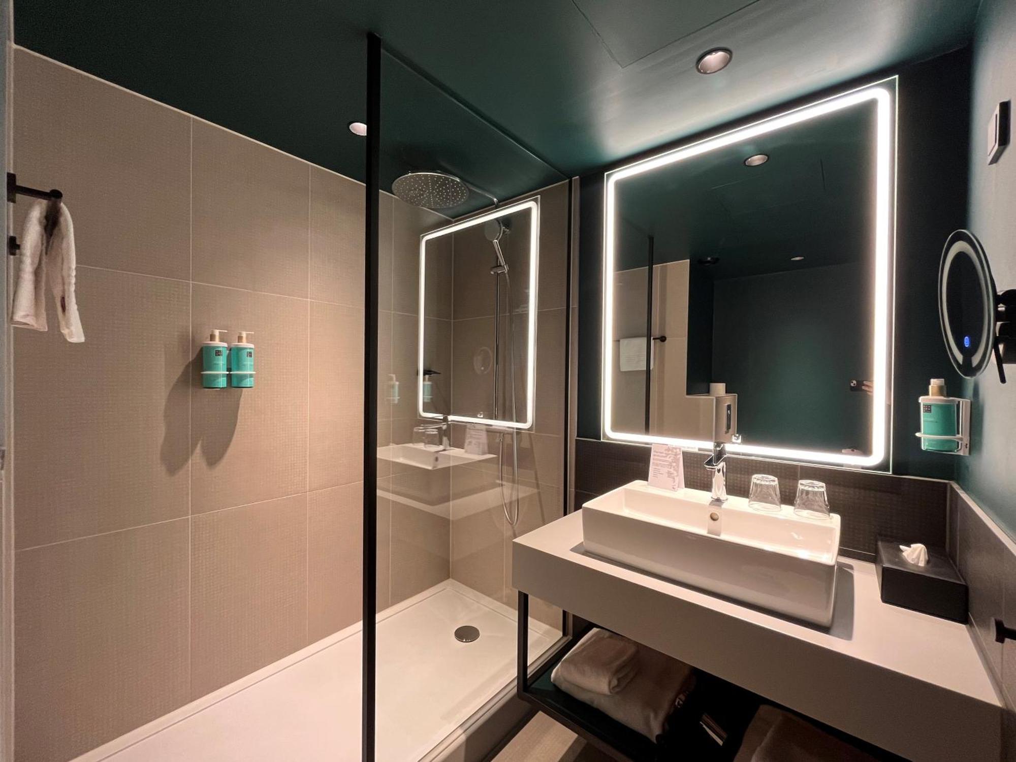 Executive Double Room with Sofa Bed,1666024796:JPEG