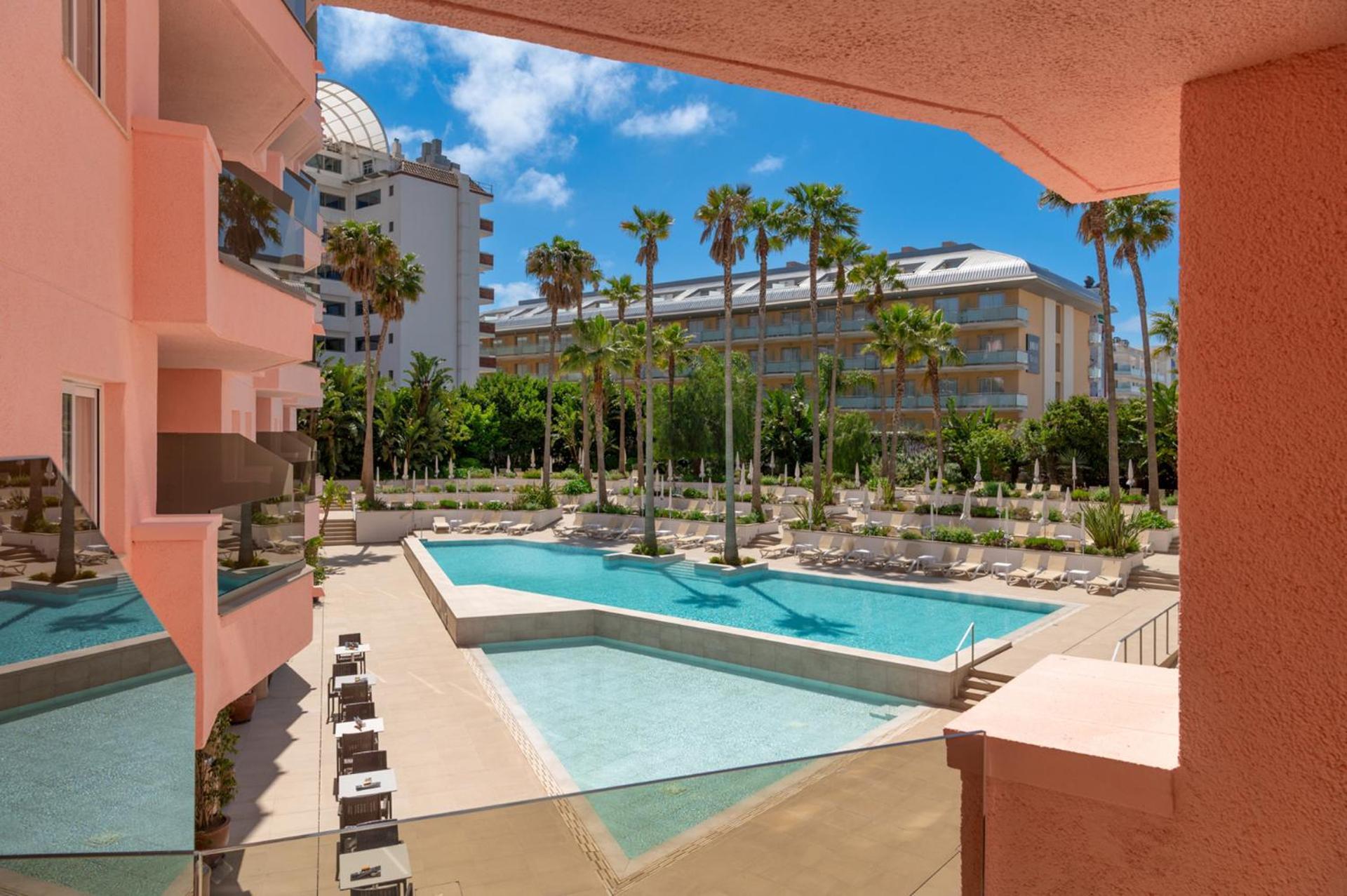Chambre Triple - Vue sur la Piscine