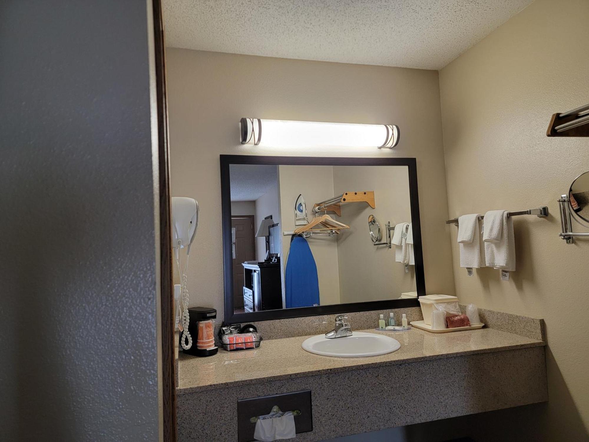 Efficiency Room with Two Double Beds - Non-Smoking