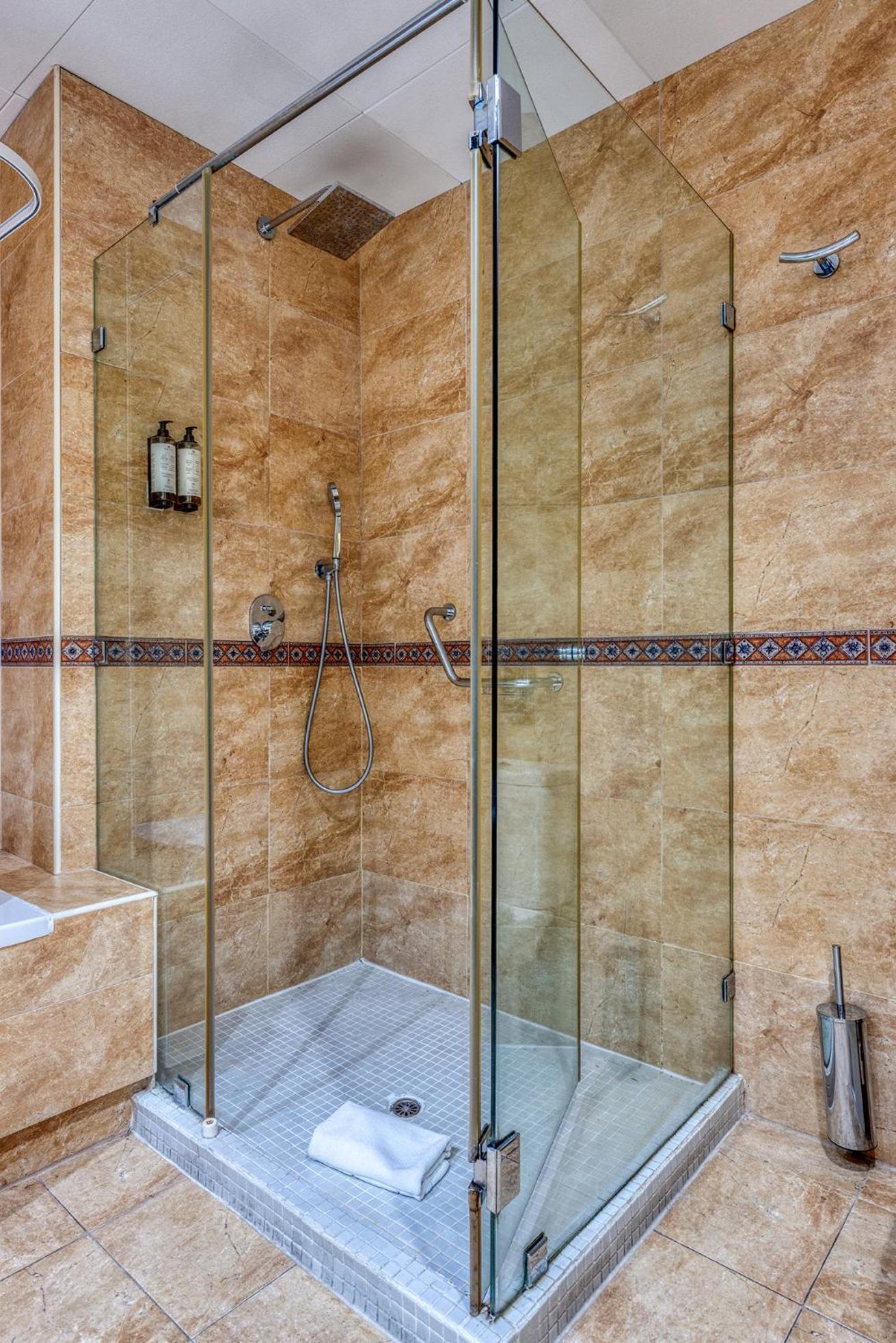 Suite Junior (2 adultos + 2 niños)