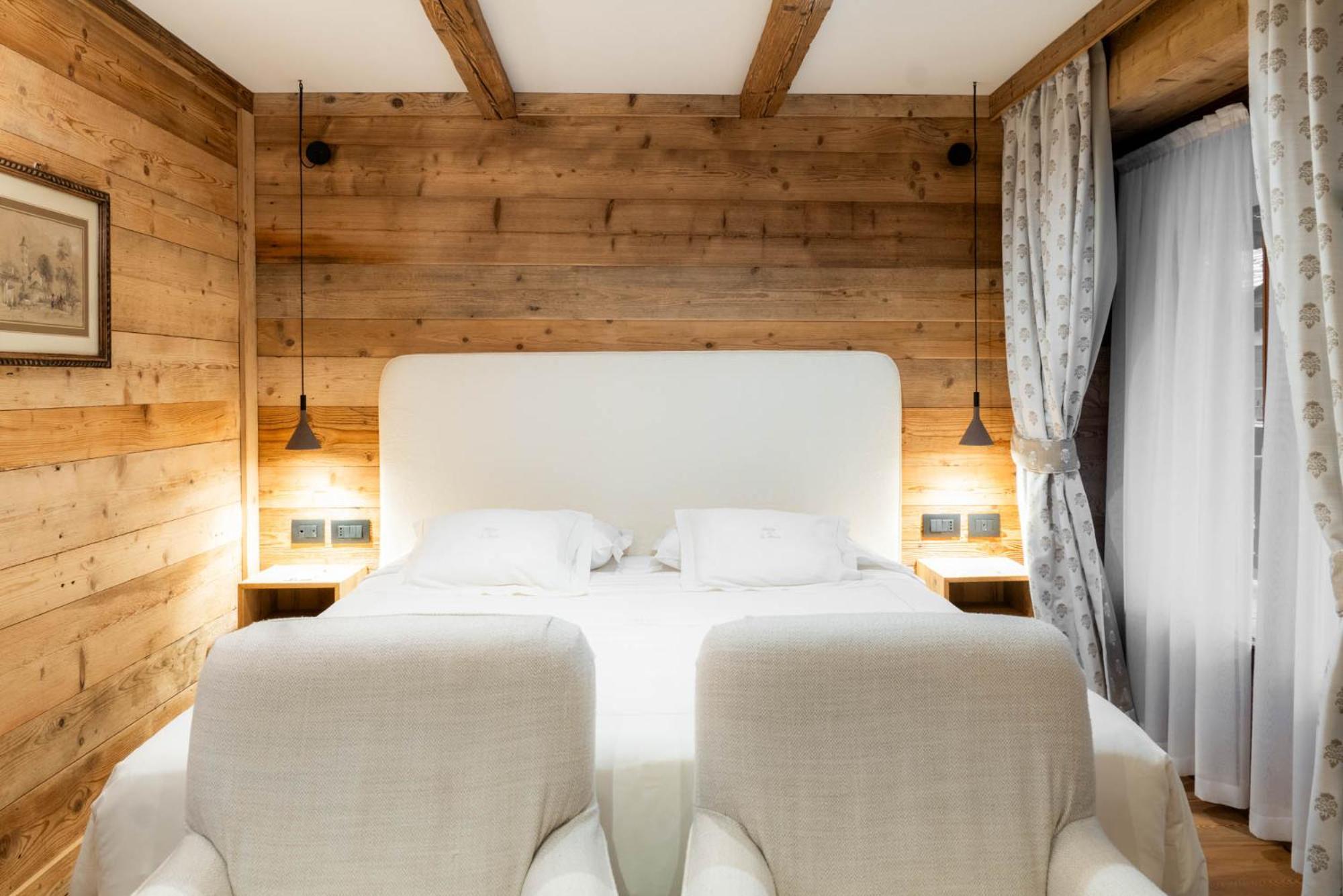 Double Room with Balcony,1668055883:JPEG