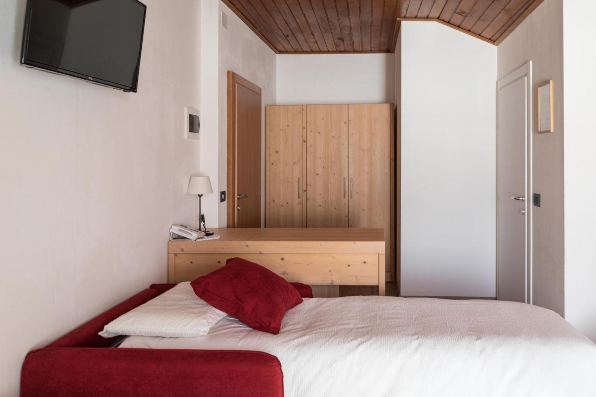 Superior Quadruple Room,1668094402:JPEG