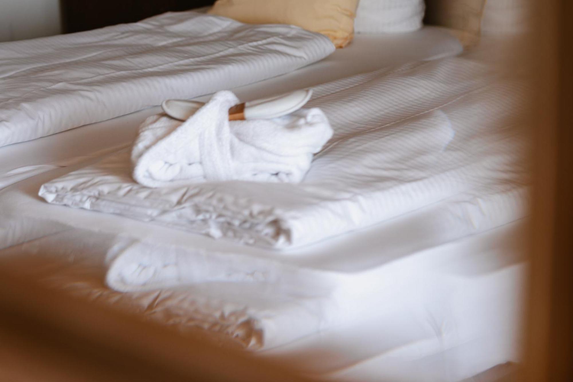 Large Double Room,1668117427:JPEG