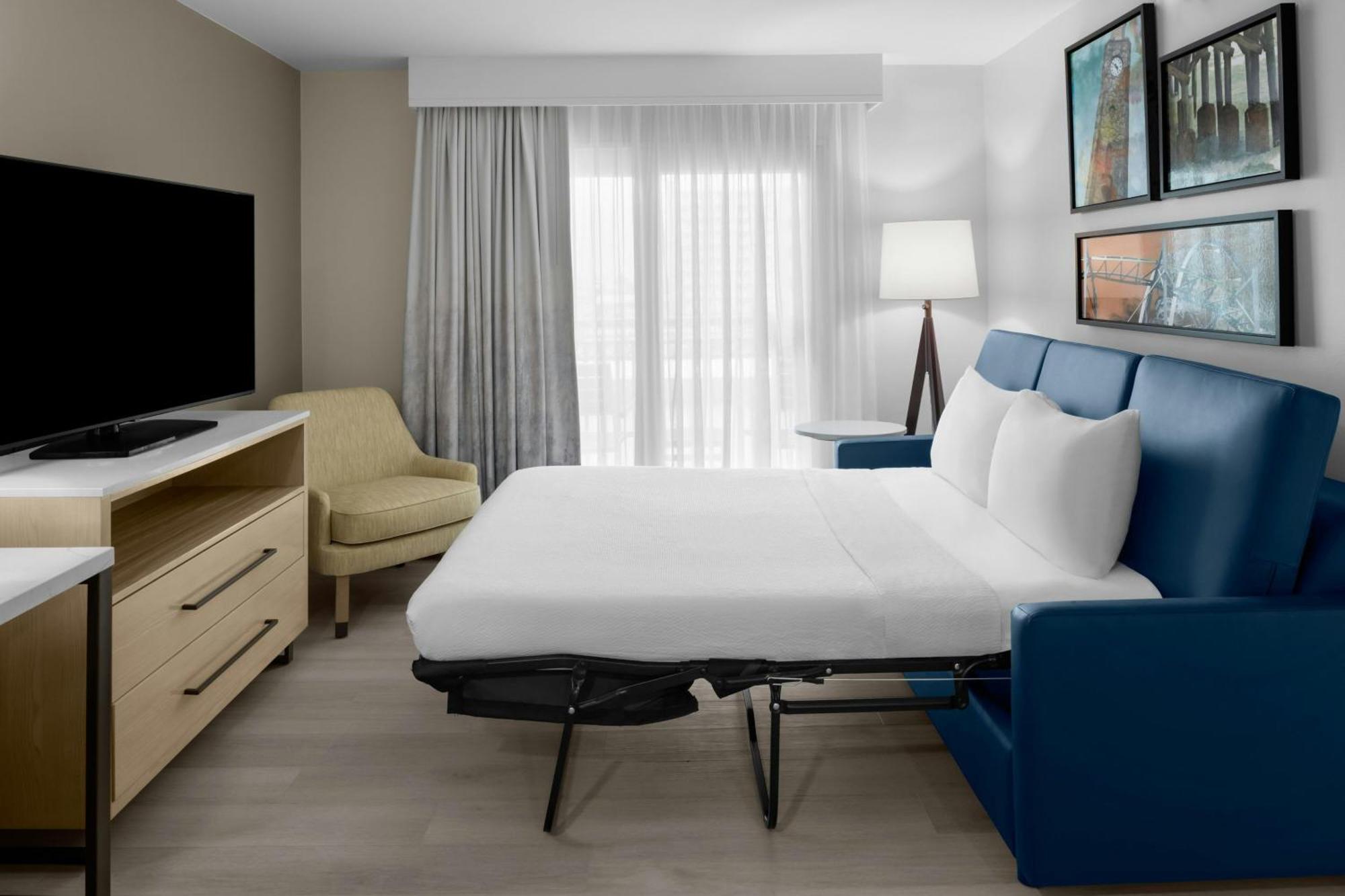 One-Bedroom Queen Suite with Spa Bath