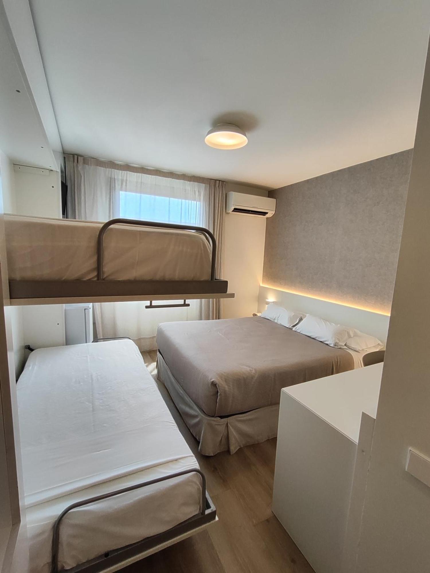 Family Room,1669013714:JPEG