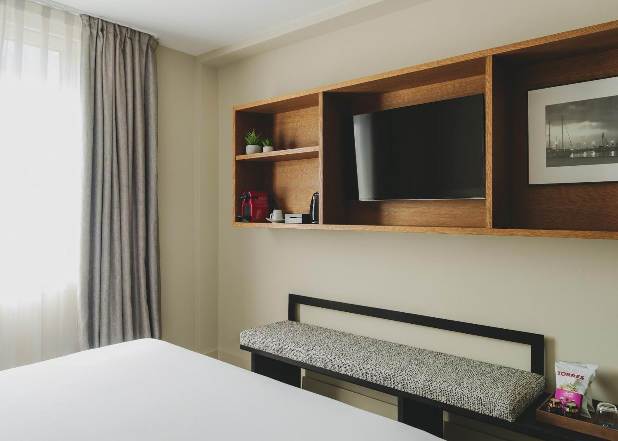 Superior Exterior Room