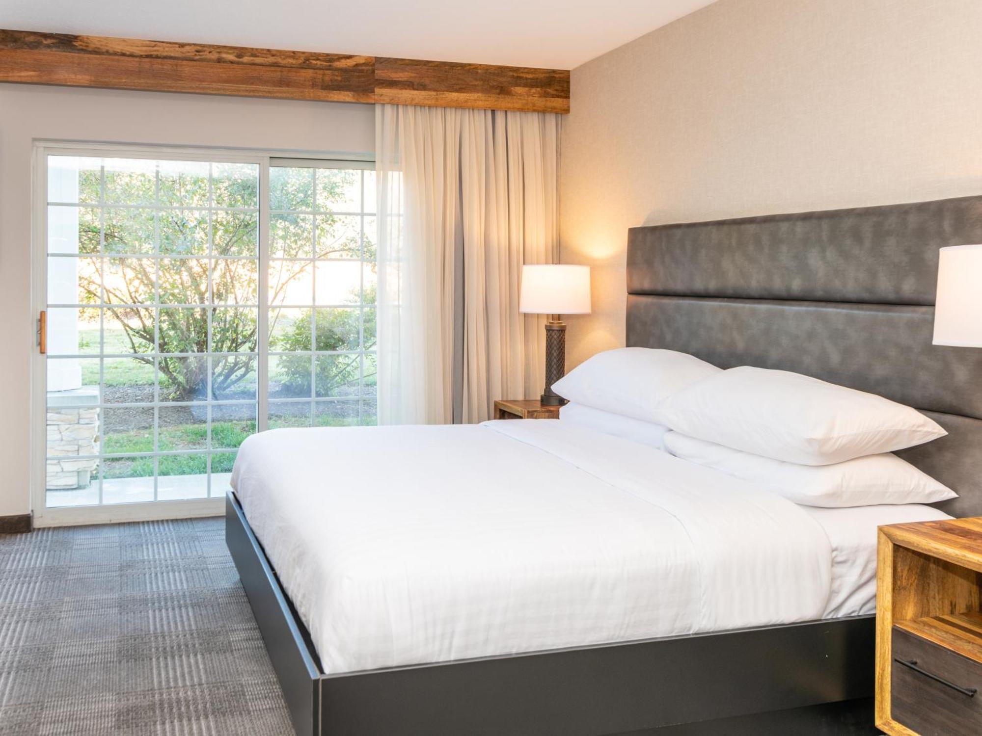 King Room with Roll-In Shower - Disability Access