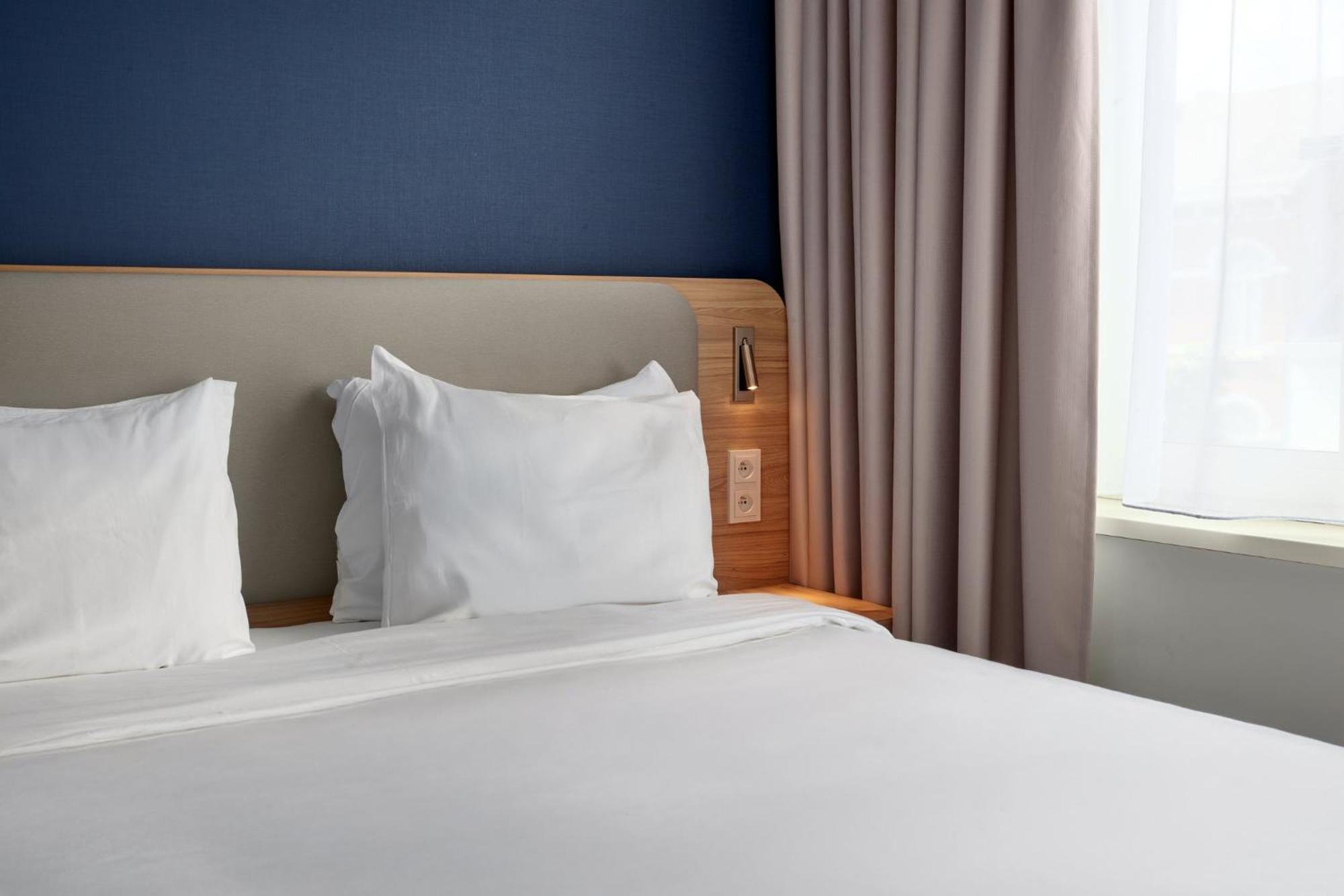 Standard King Room - Free Breakfast,1671865434:JPEG