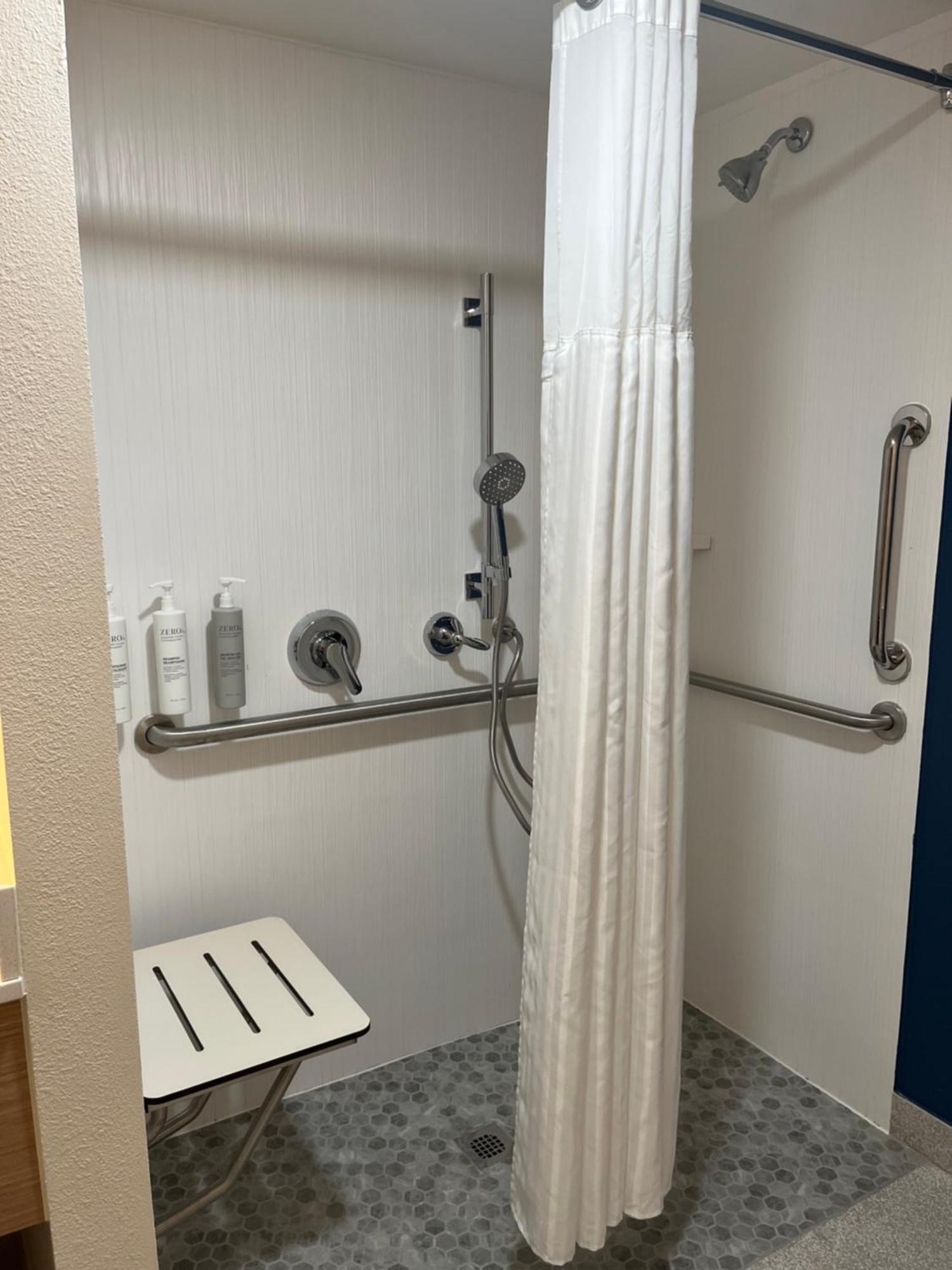 Queen Room with Roll-In Shower - Mobility/Hearing Accessible,1670712713:JPEG