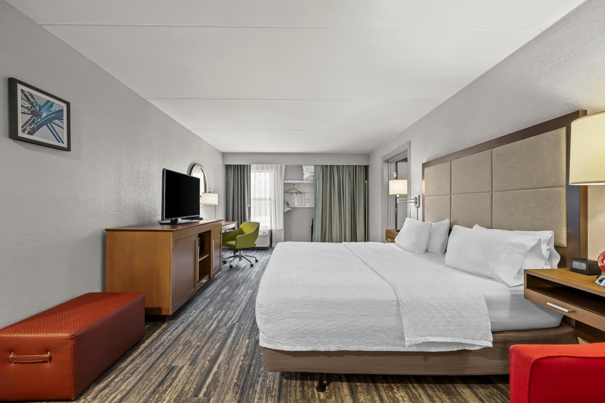 King Room with King Bed - Non-Smoking