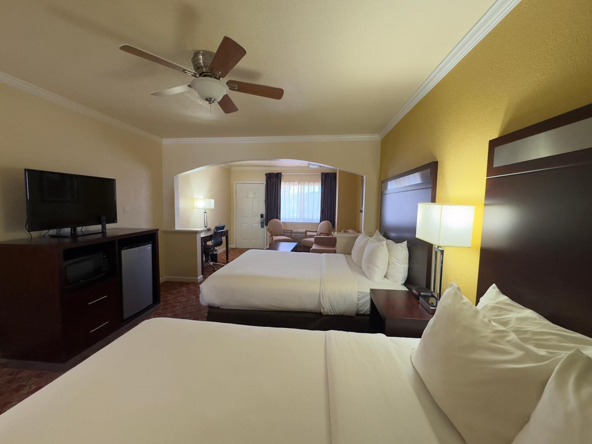 Queen Suite with Two Queen Beds - Non-Smoking