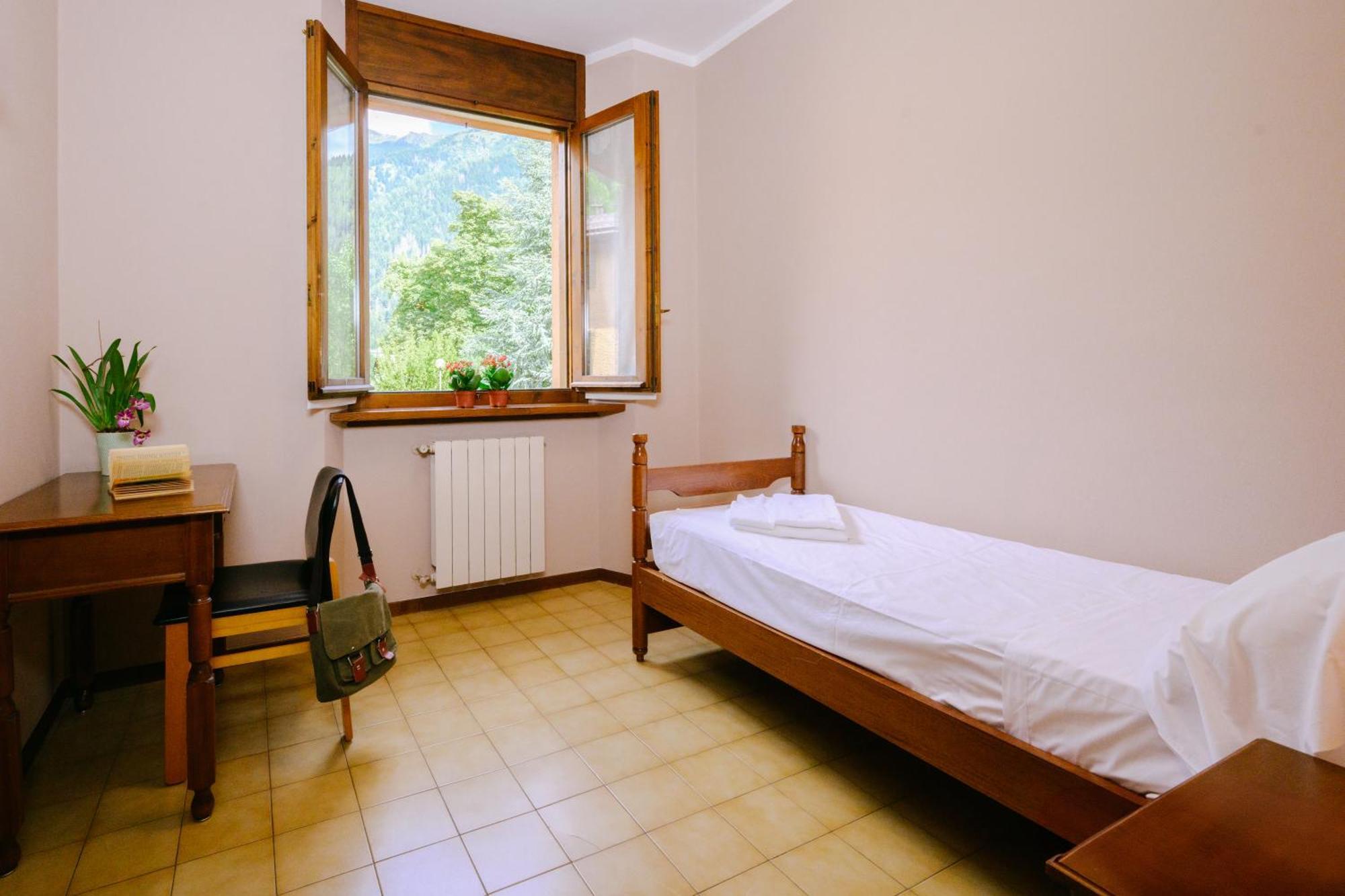 Single Room with Mountain View,1671978097:JPEG