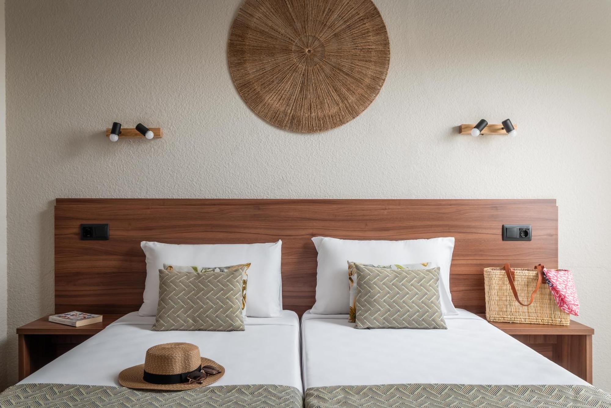 Double or Twin Room with Sea View,1672571798:JPEG