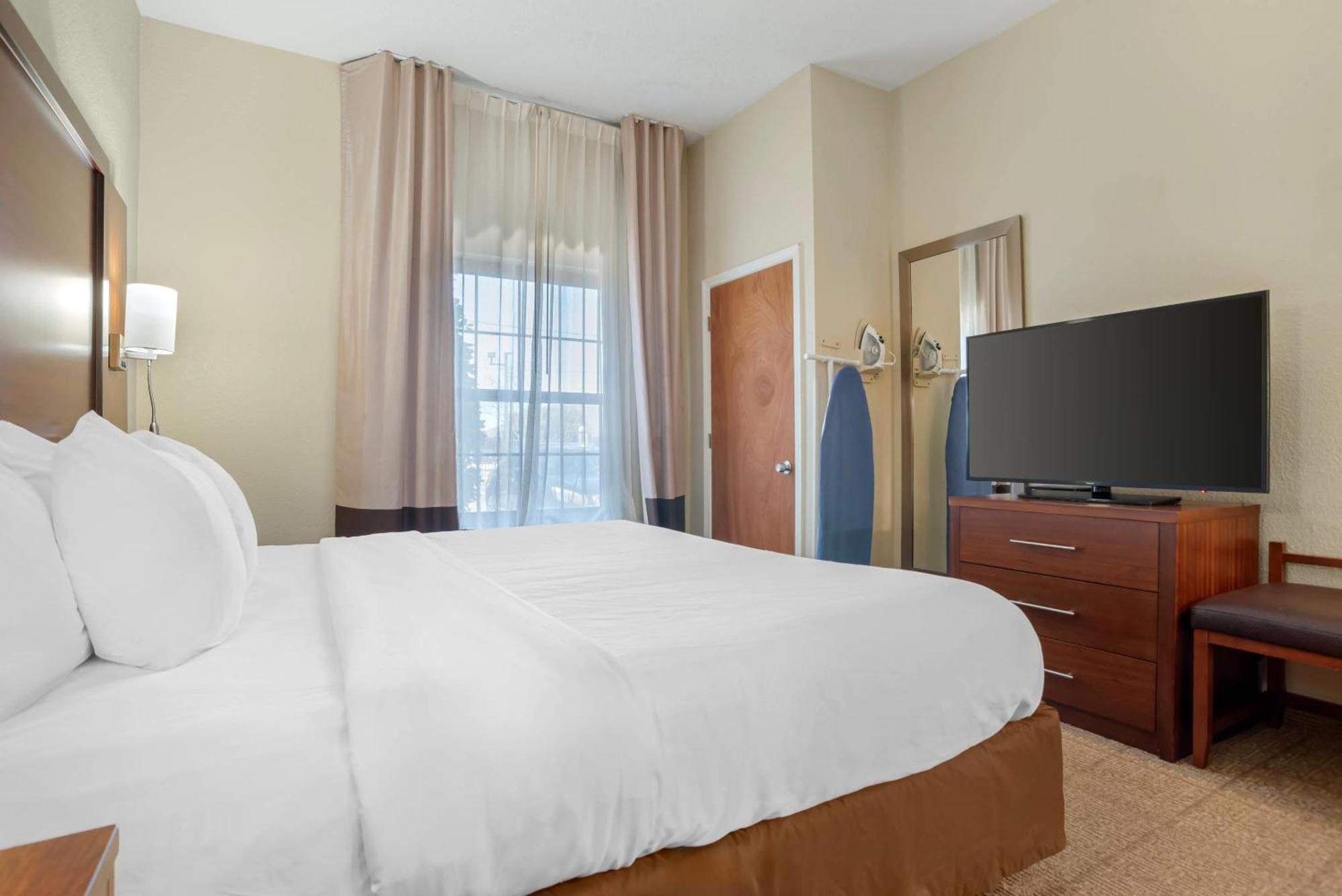 King Suite with Sofa Bed - Disability Access/Non-Smoking