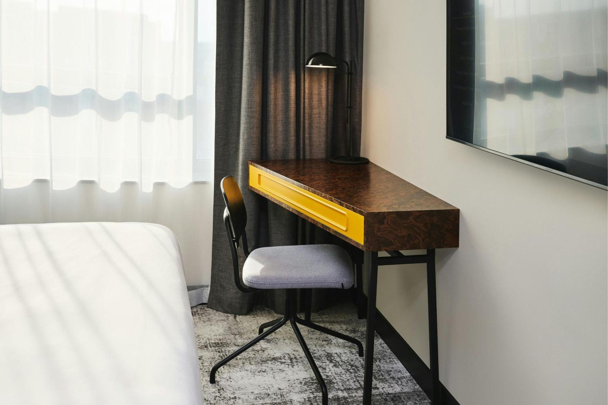 Classic Queen Room with City View,1673928304:JPEG