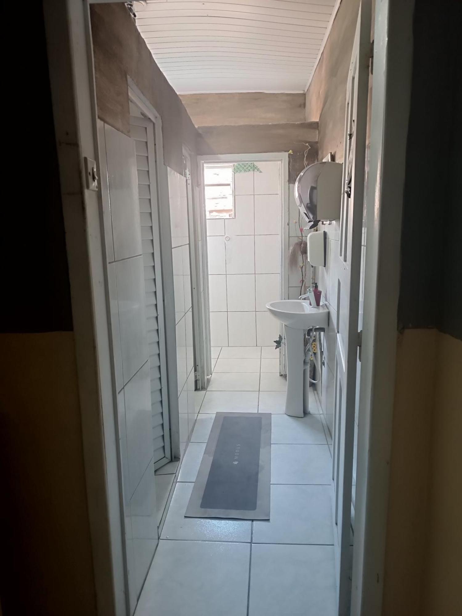 Quarto Duplo Standard com Banheiro Compartilhado