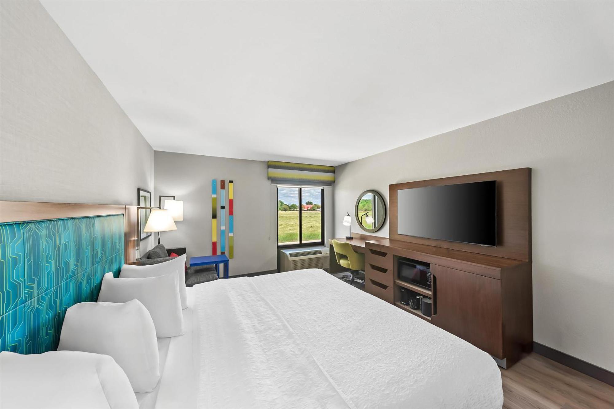 King Room with Roll-In Shower - Disability Access