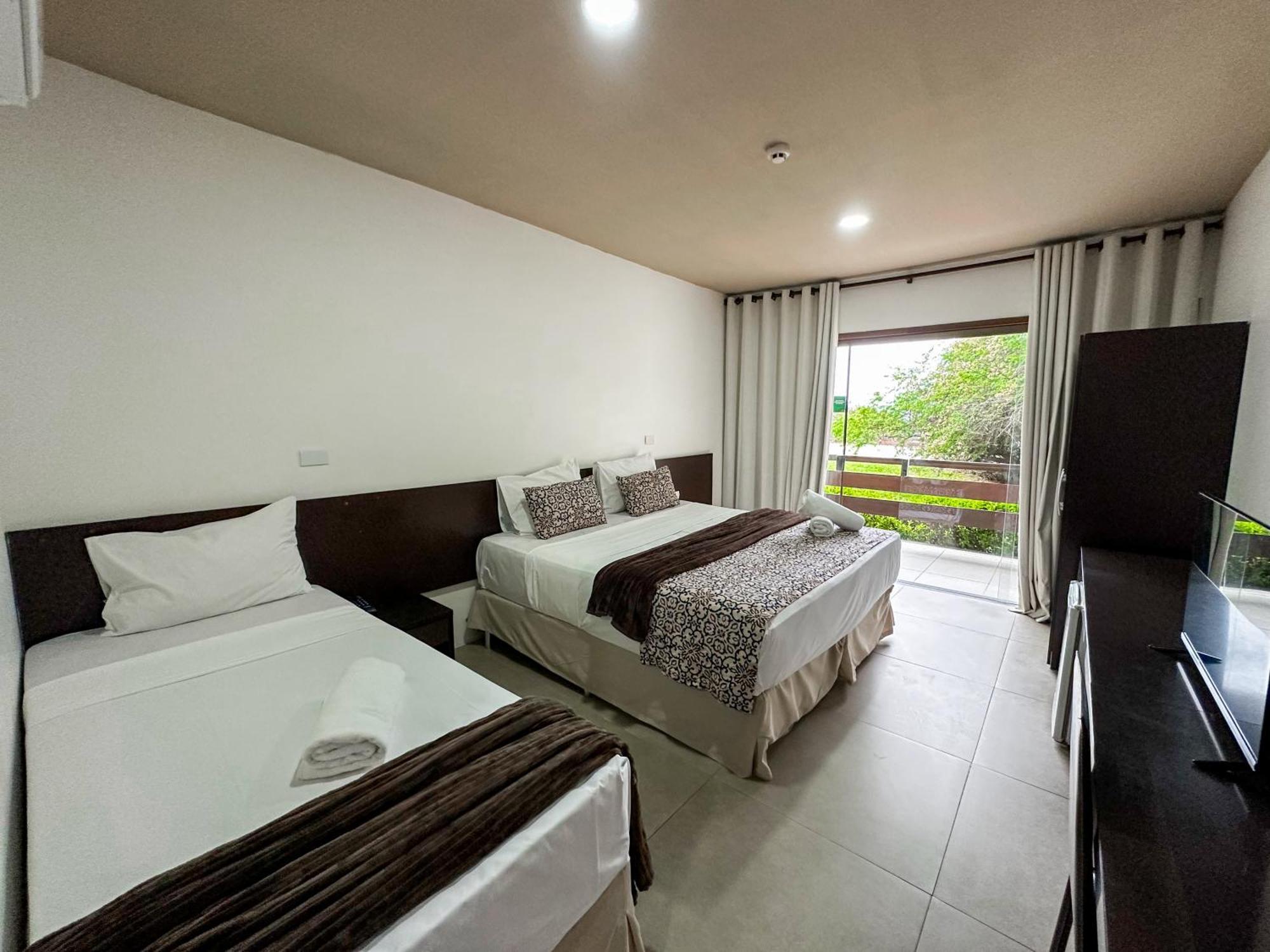 Quarto Família (2 Adultos + 1 Criança)