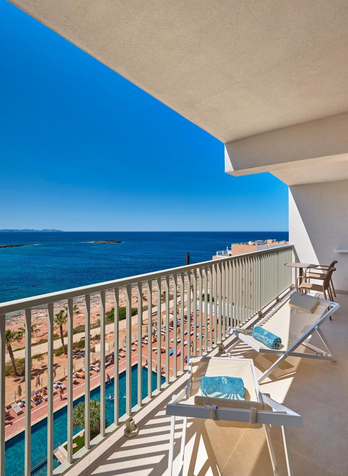 Suite Deluxe con vistas frontales al mar (2 adultos + 2 niños)