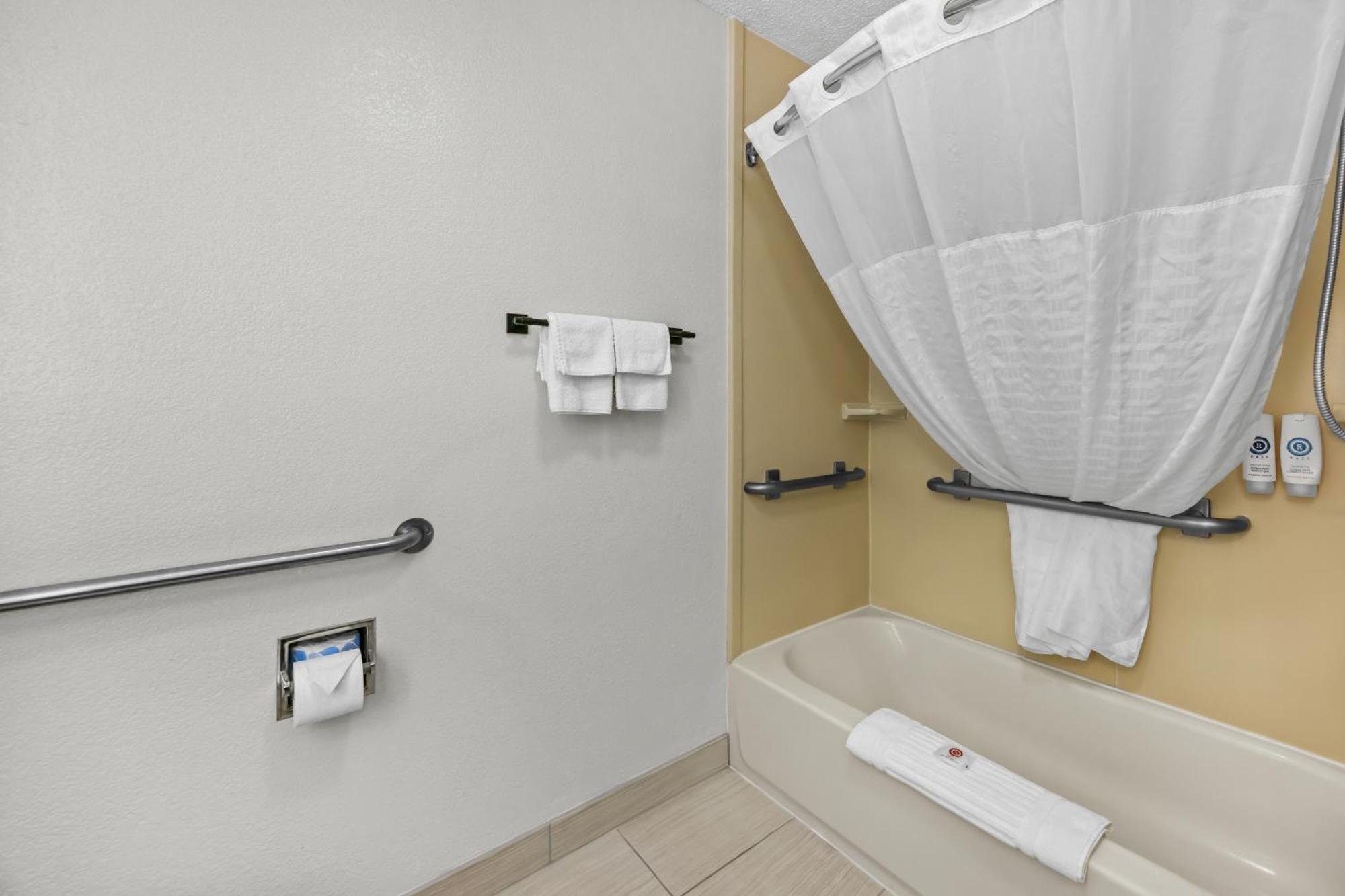 Queen Room with Two Queen Beds - Pet Friendly/Non-Smoking