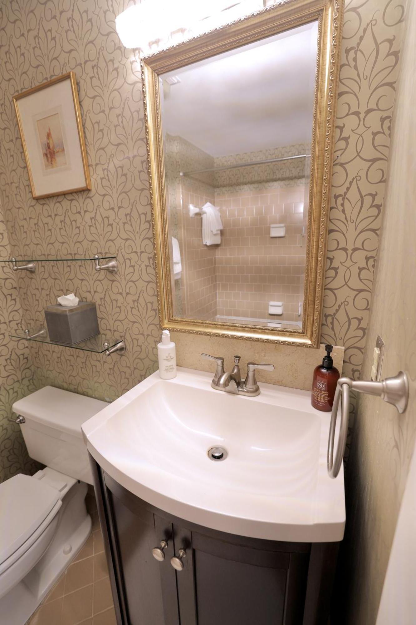 Deluxe King Room,1676778783:JPEG