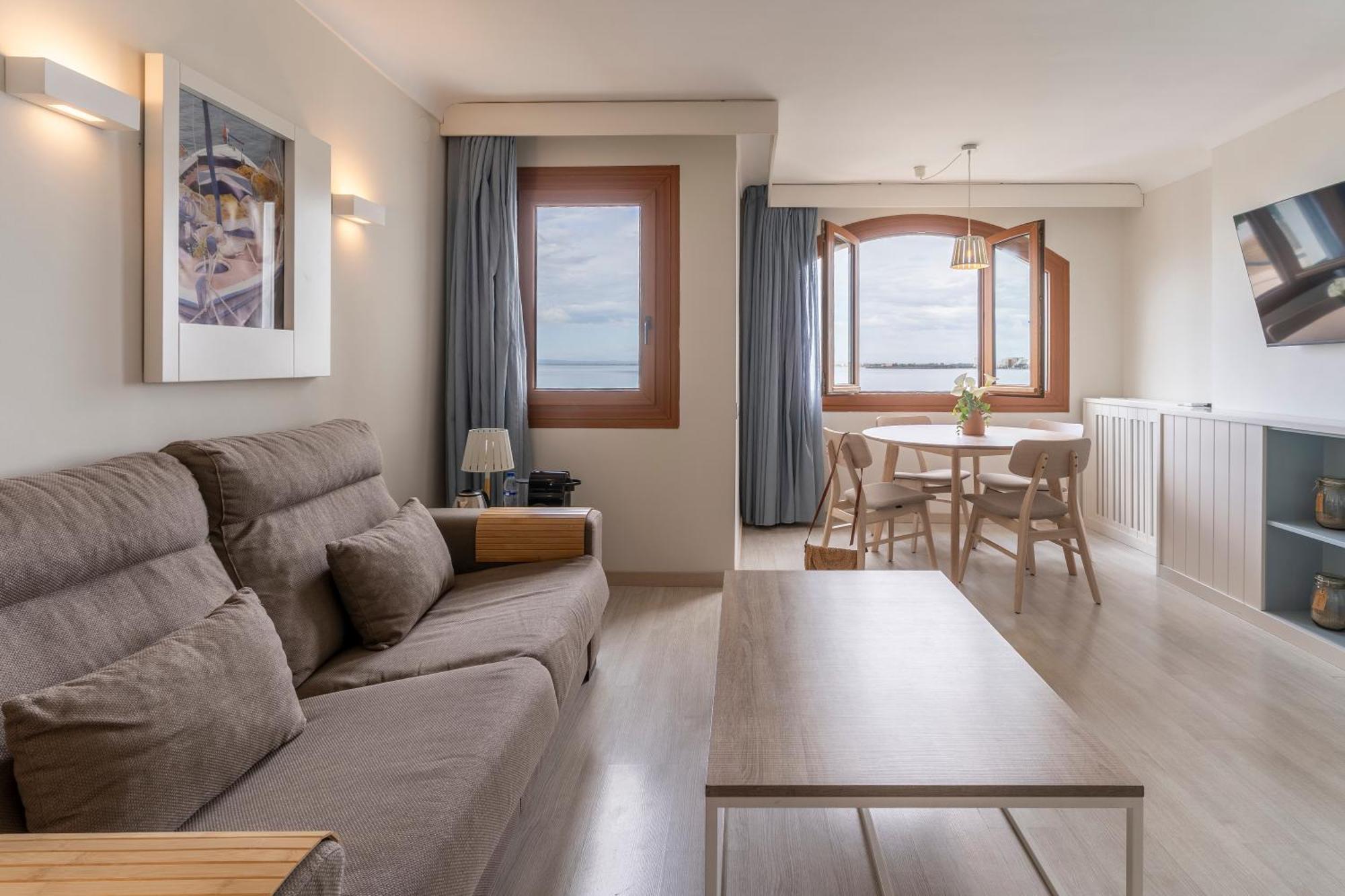 Triple Room with Sea View (2 Adults + 1 Child),1678626091:JPEG