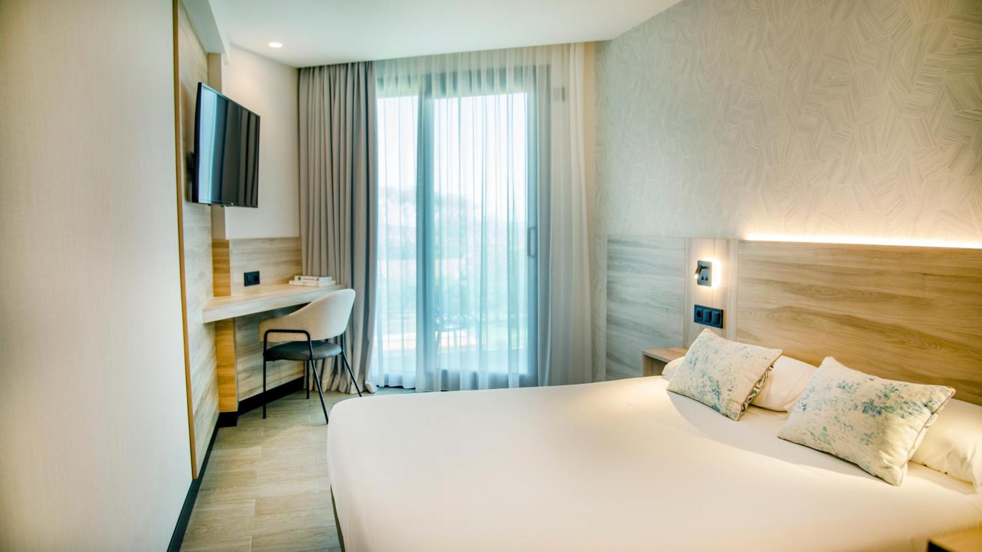 Standard Double or Twin Room with Balcony,1678631250:JPEG
