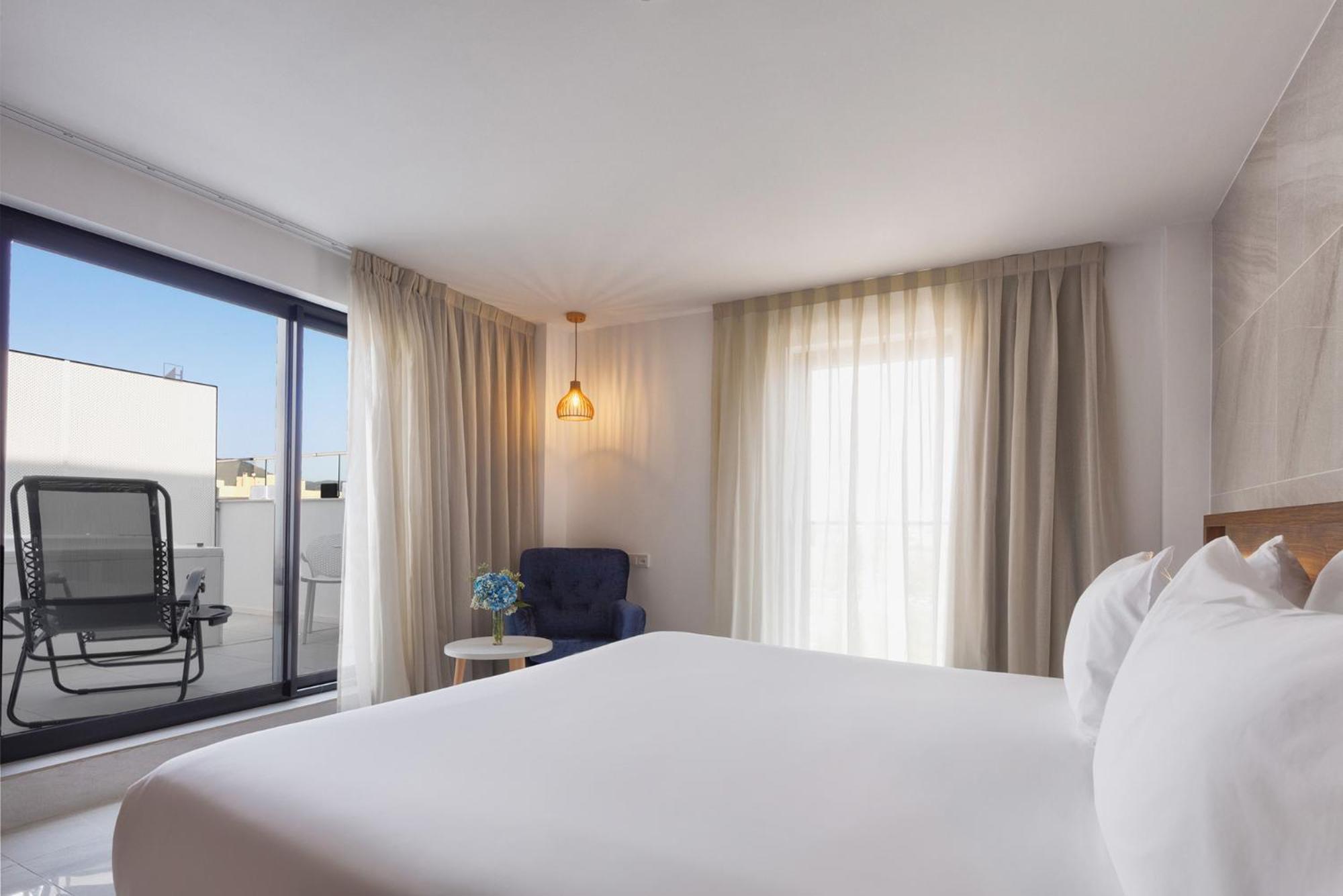 Suite Presidencial con bañera de hidromasaje al aire libre