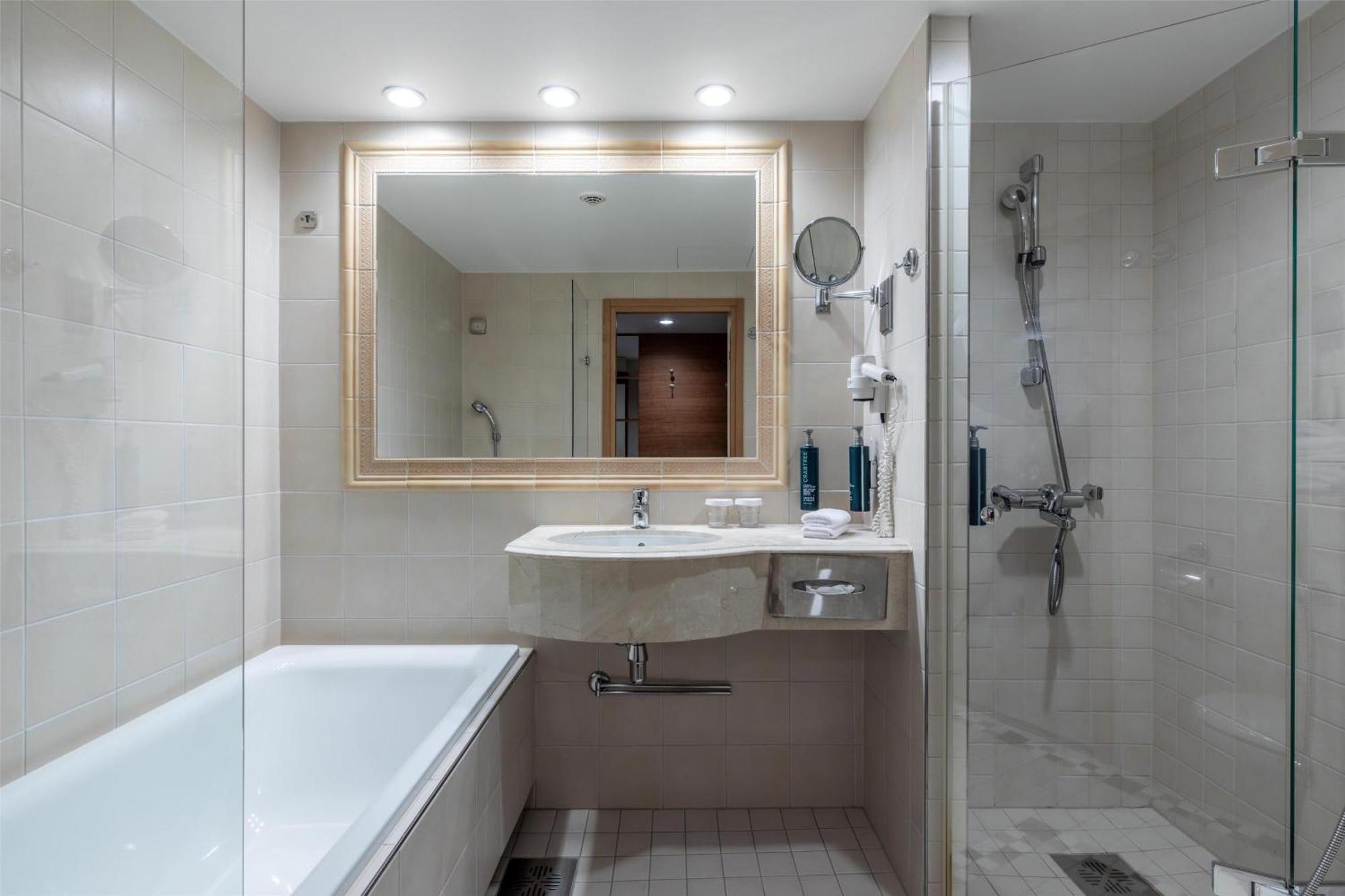 Deluxe Tweepersoonskamer met 2 Aparte Bedden en Uitzicht op Zee