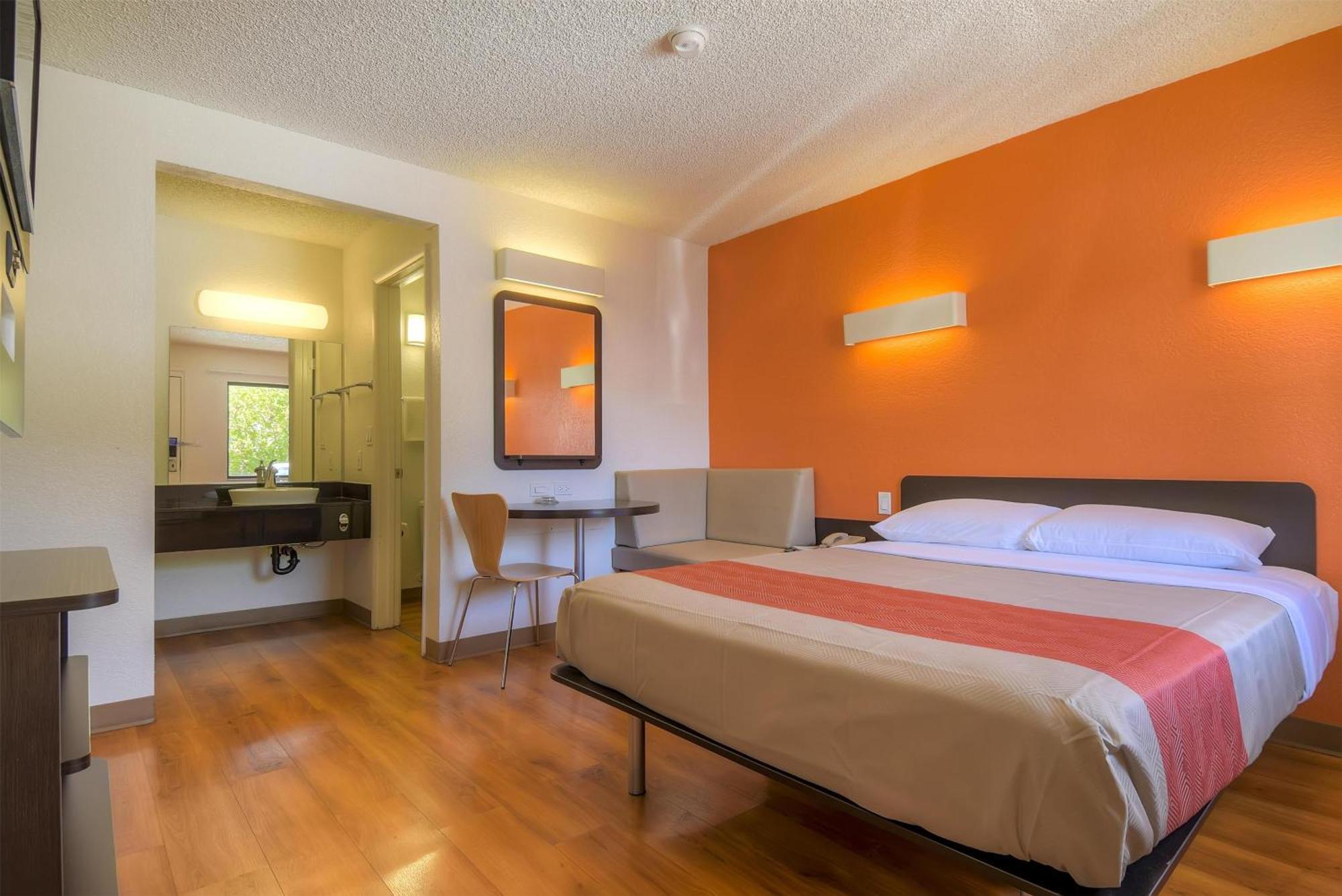 Chambre Lit Queen-Size Accessible aux Personnes à Mobilité Réduite - Non-Fumeurs