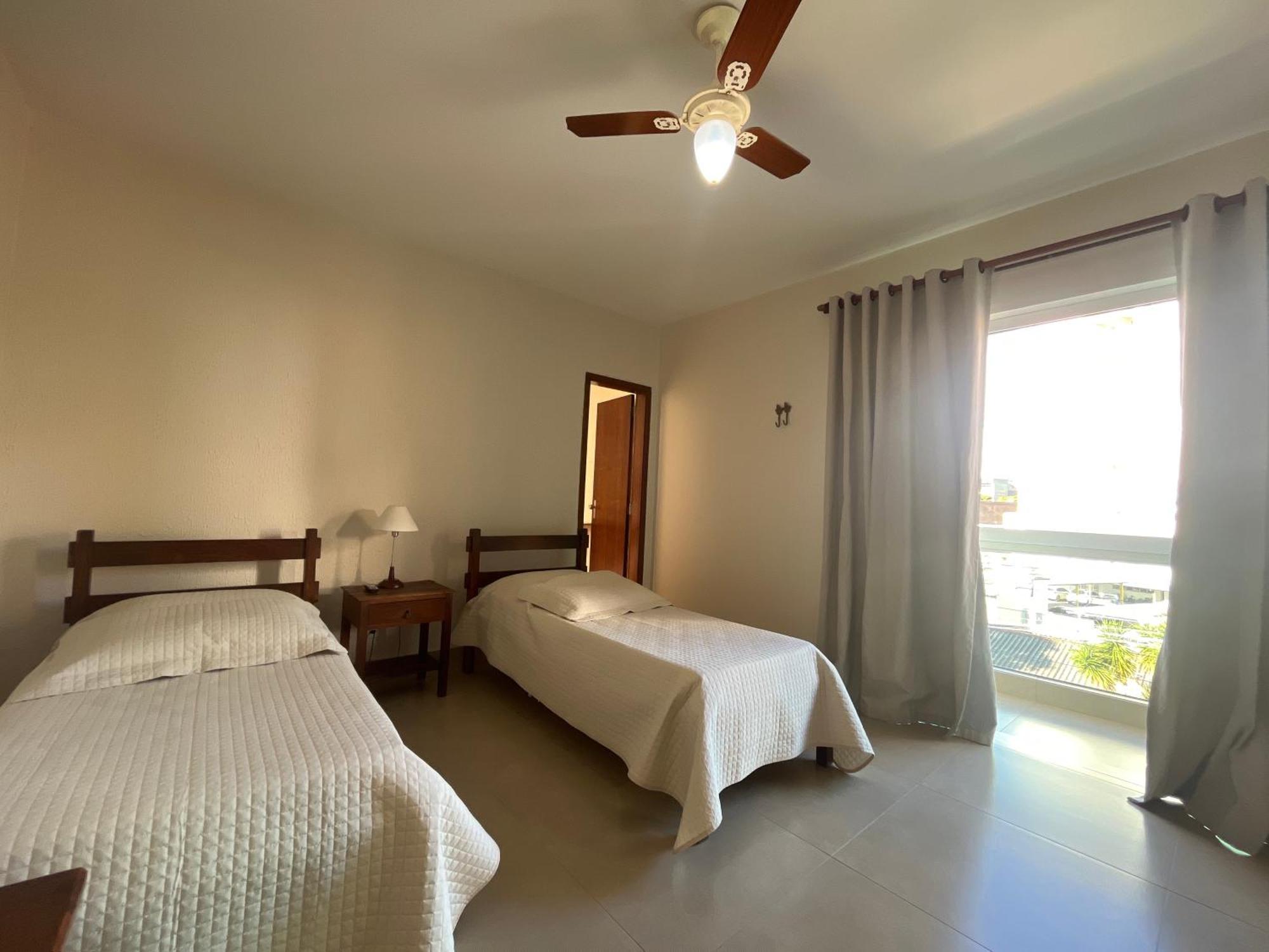 Quarto com 2 Camas de Solteiro