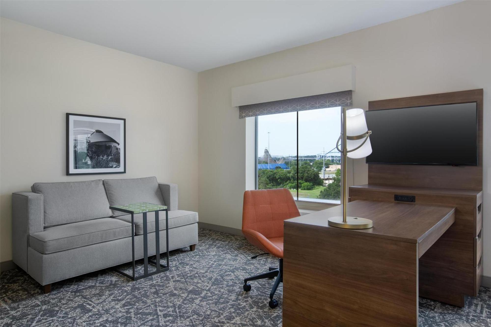 King Studio Suite with Sofa Bed - Non-Smoking