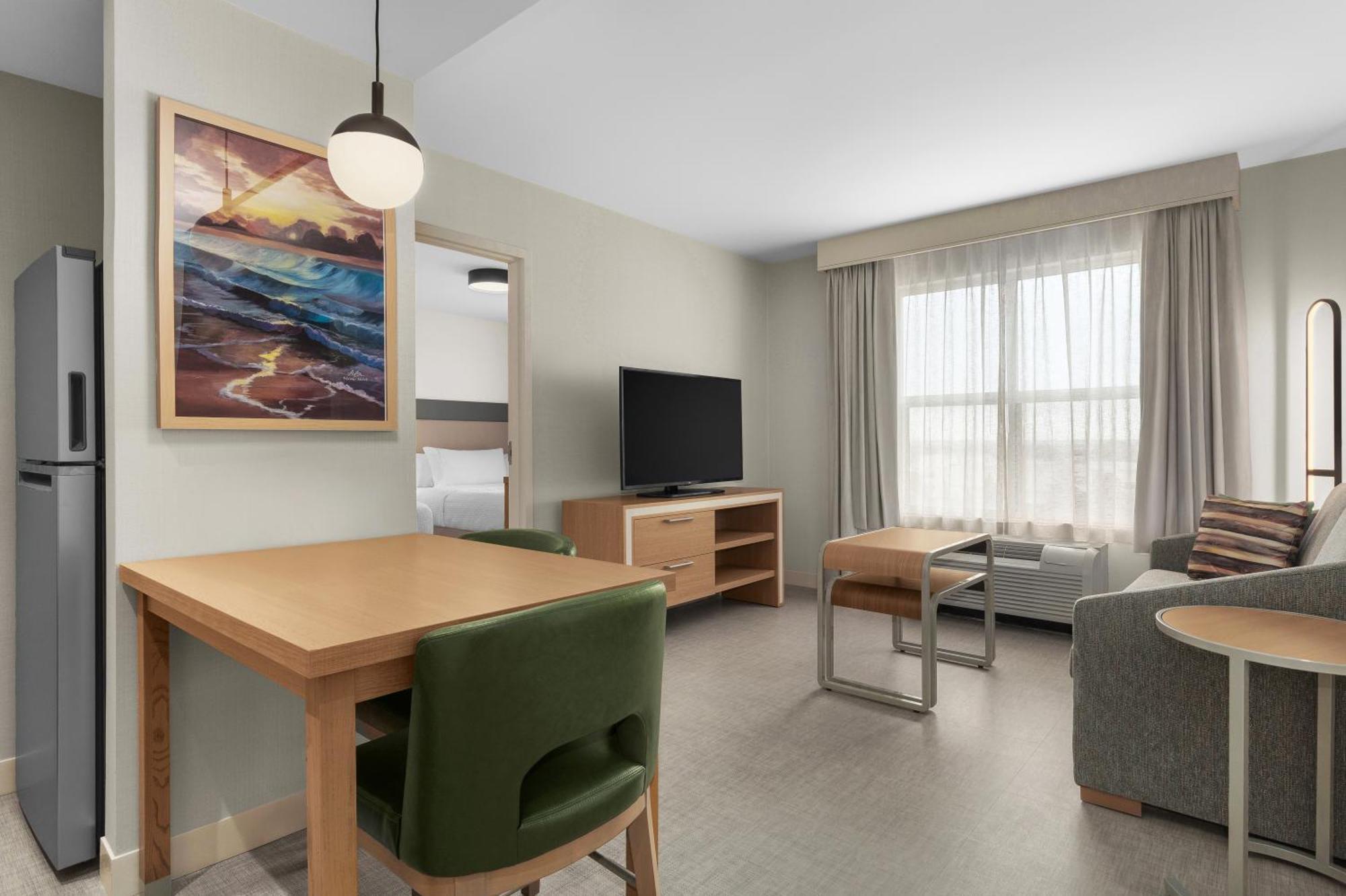 Suite 2 Chambres avec 1 Lit King-Size et 2 Lits Doubles - Non-Fumeurs