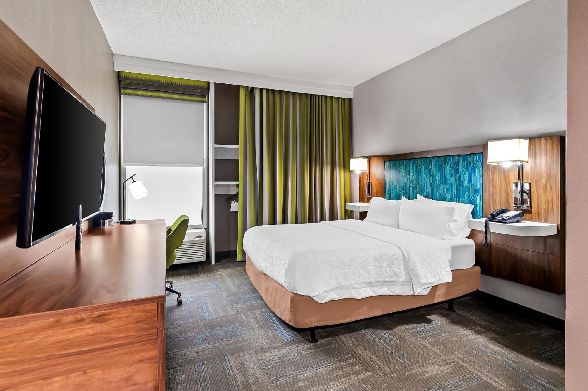 Queen Room with Mobility Access/Non-Smoking