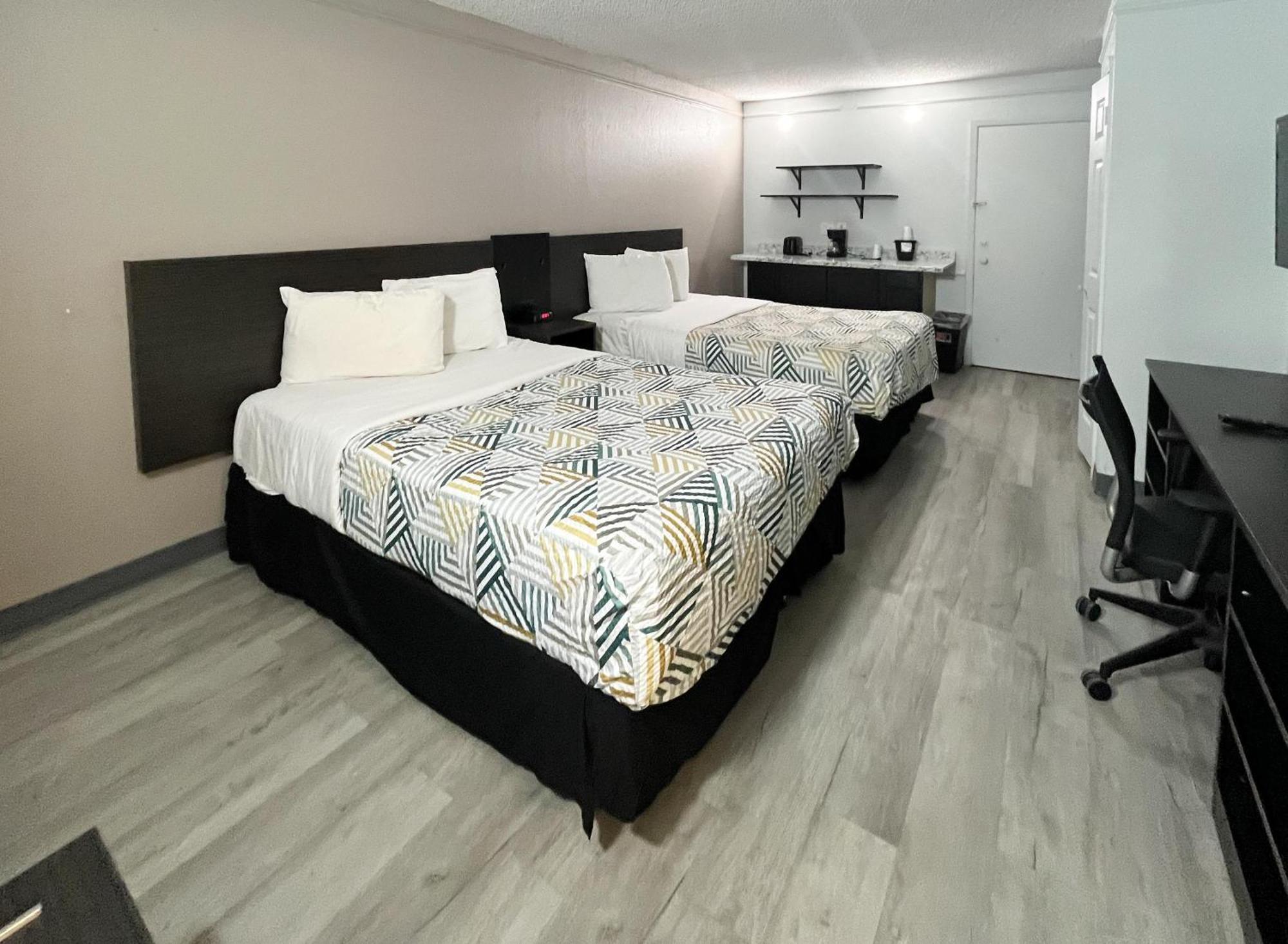 Queen Room Two Queen Beds Non-Smoking